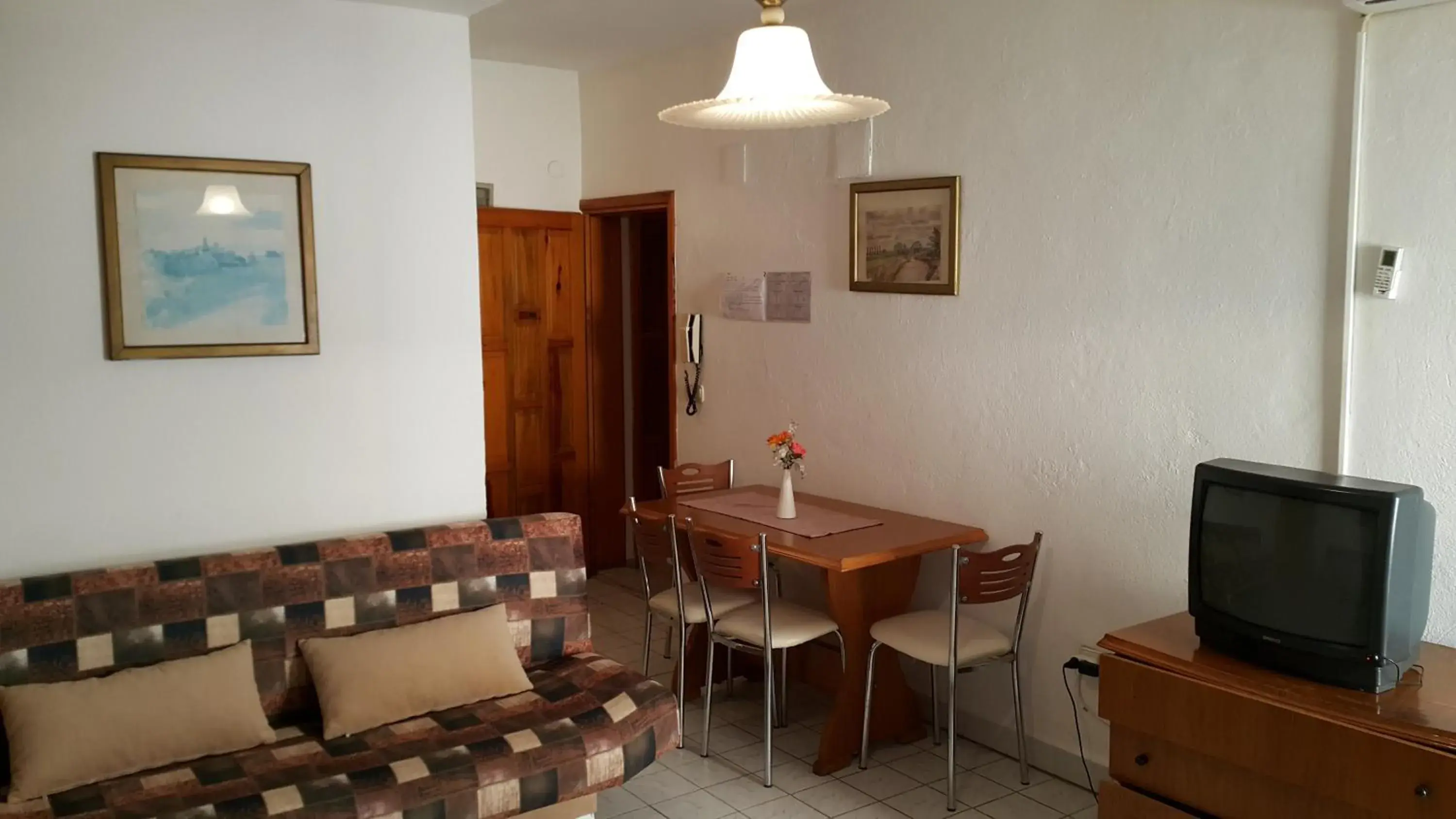 TV and multimedia, Dining Area in Delphin Apart Hotel