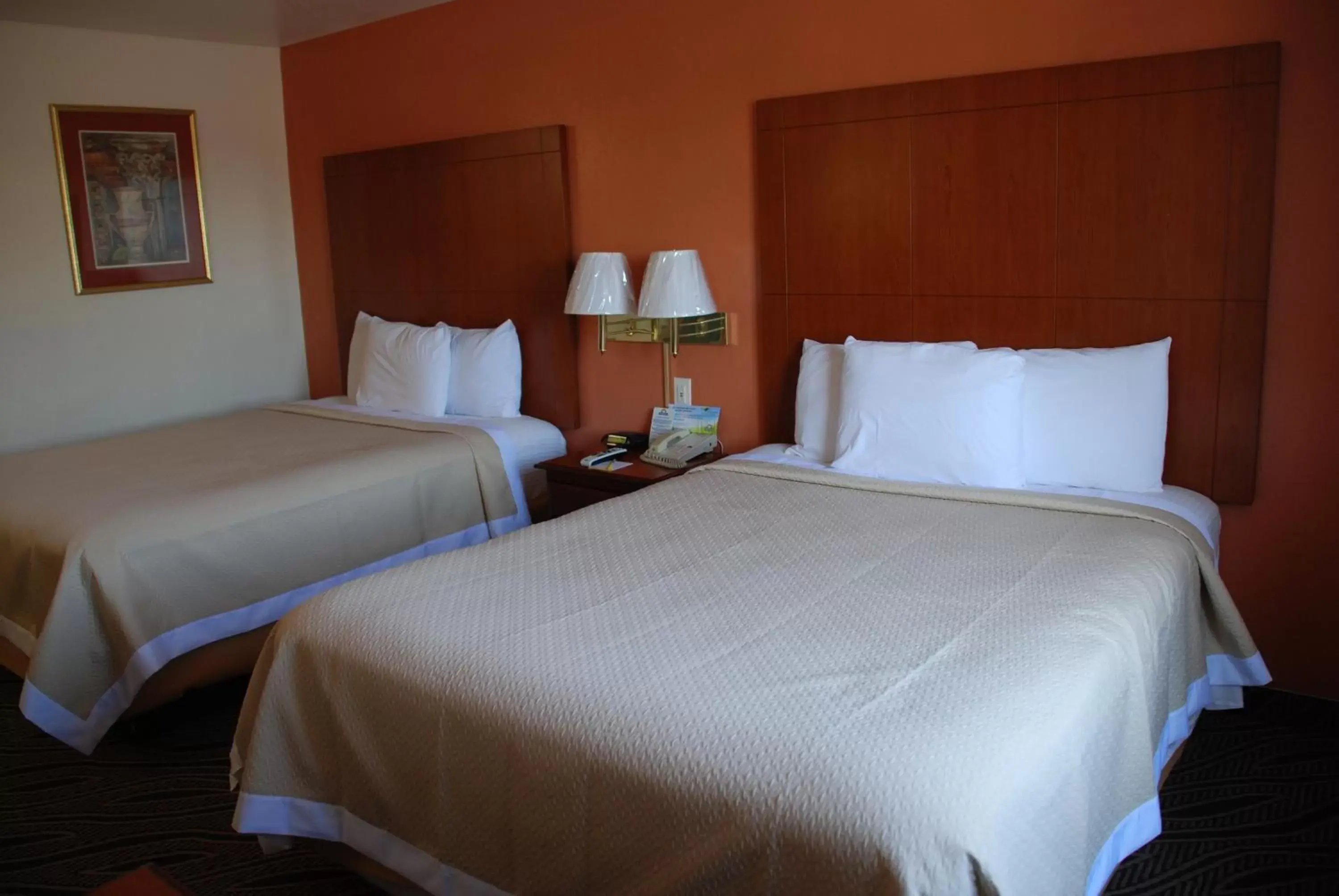 Bed in Days Inn by Wyndham Dyersburg