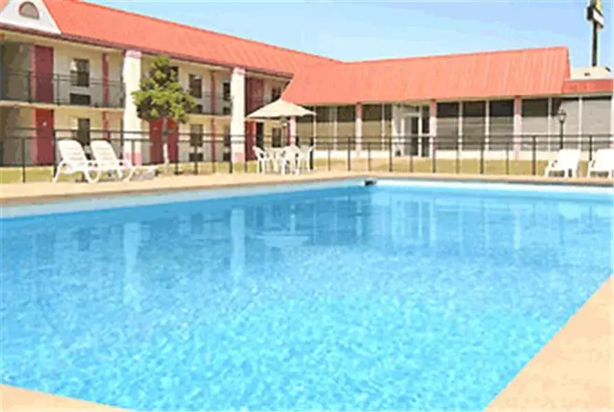 Property building, Swimming Pool in Sunrise Extended Stay