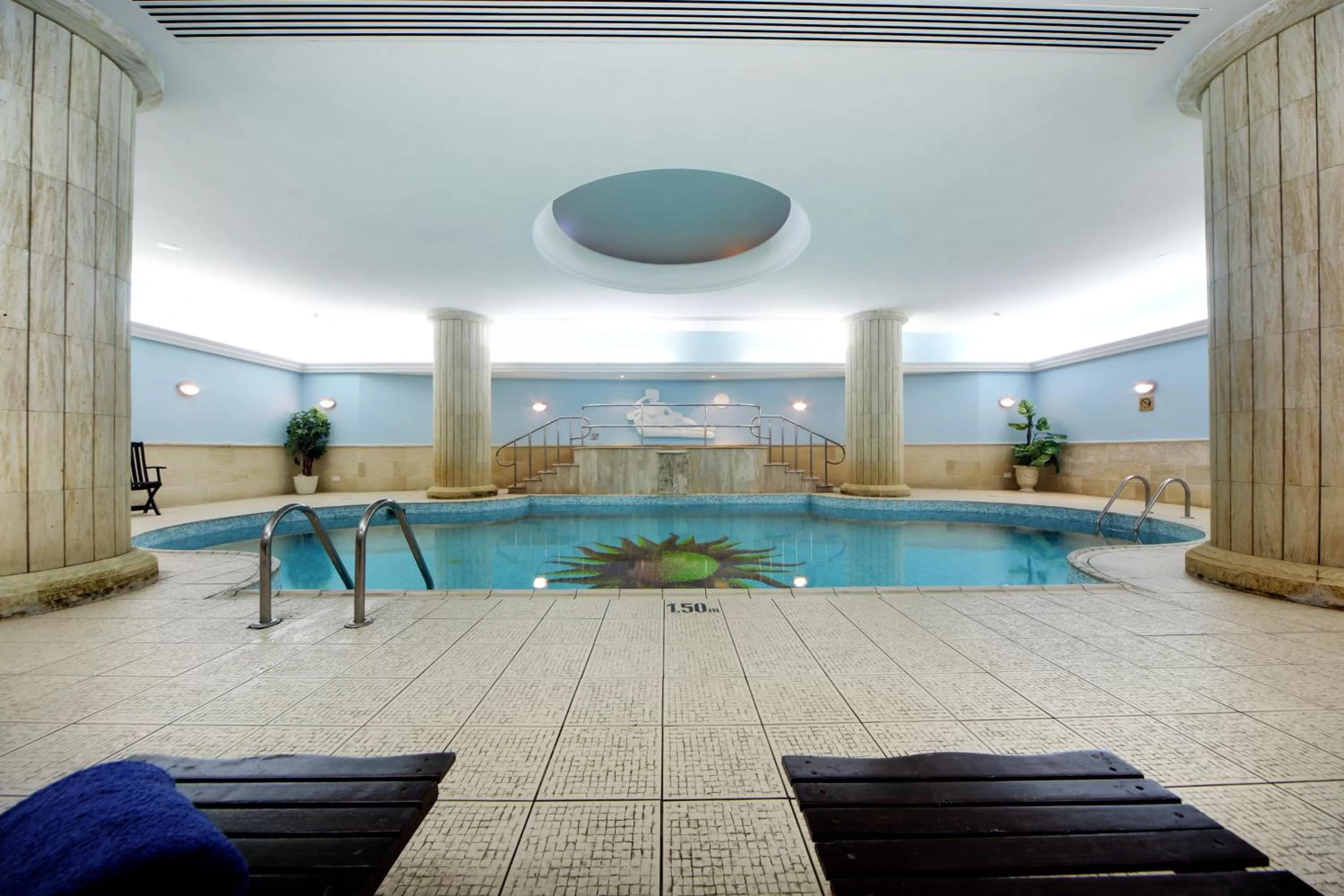 Swimming pool in Vivaldi Hotel