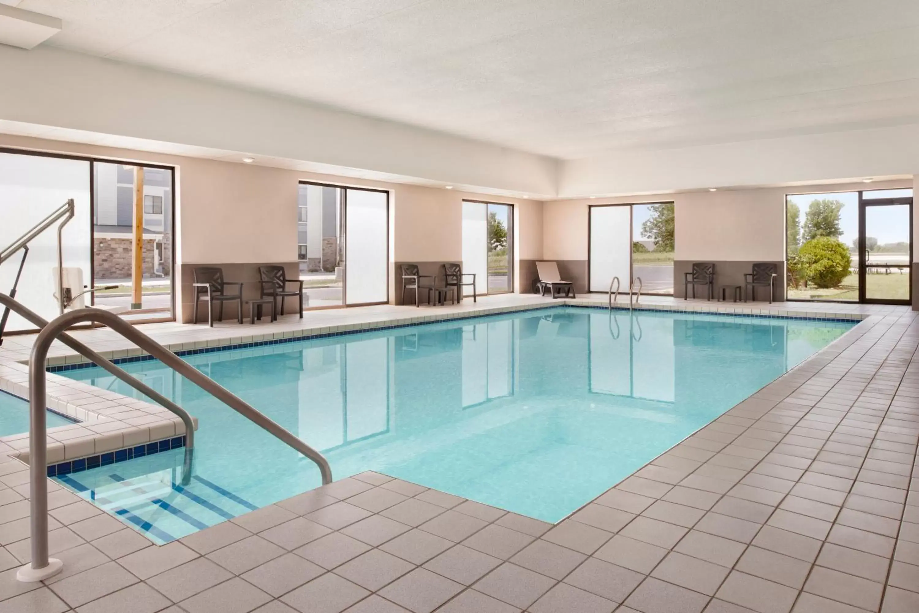 Pool view, Swimming Pool in Country Inn & Suites by Radisson, Mt. Pleasant-Racine West, WI