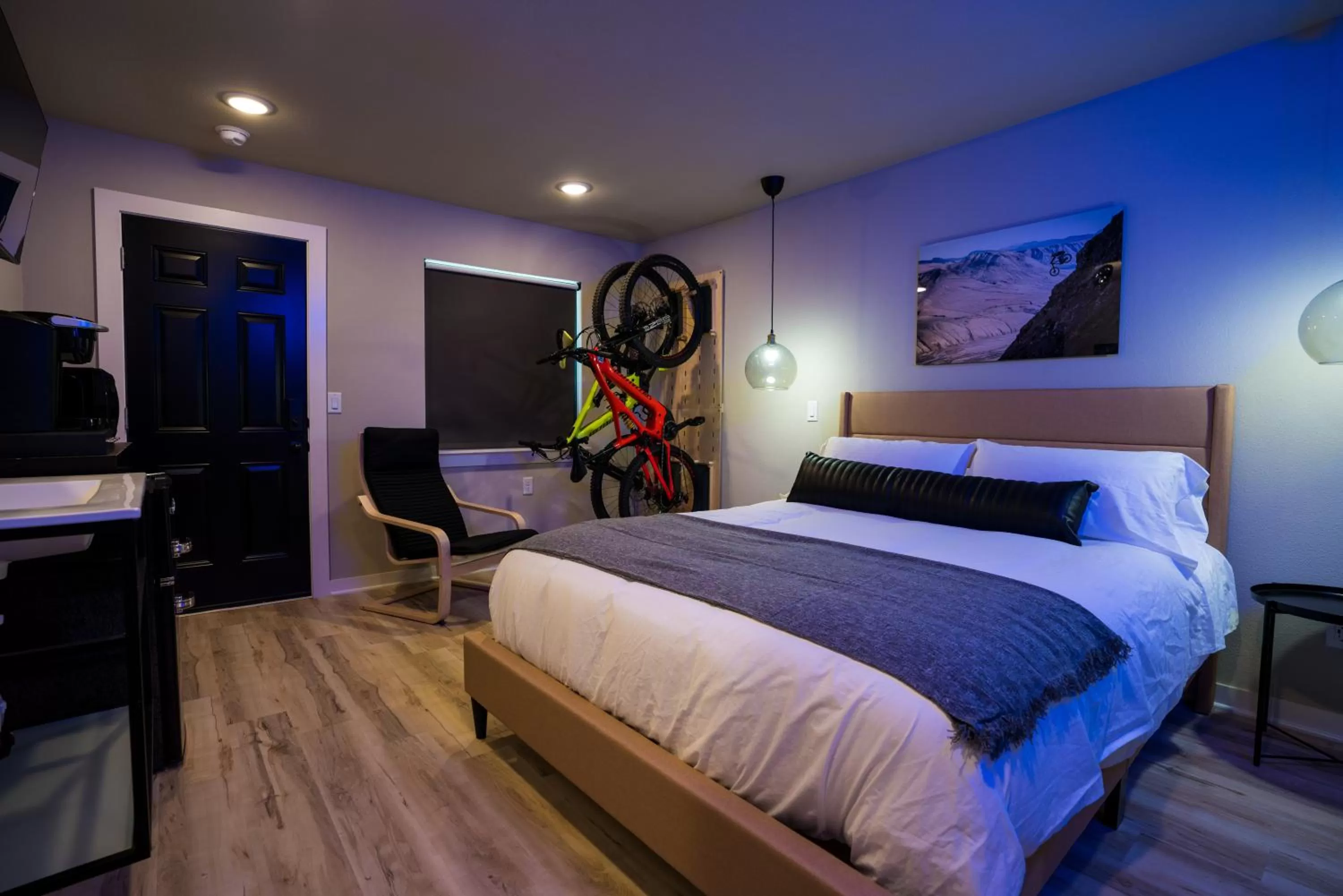 Photo of the whole room, Bed in The Bike Inn