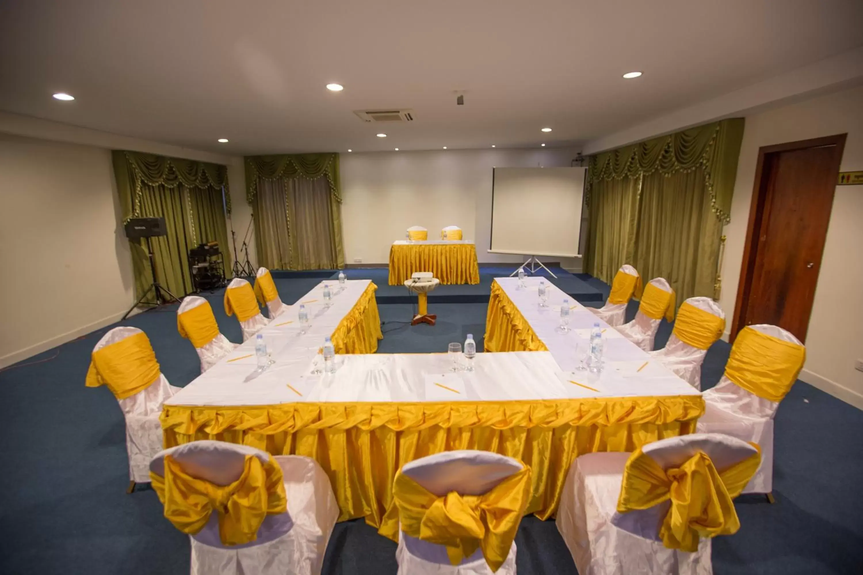 Meeting/conference room in Altos Hotel