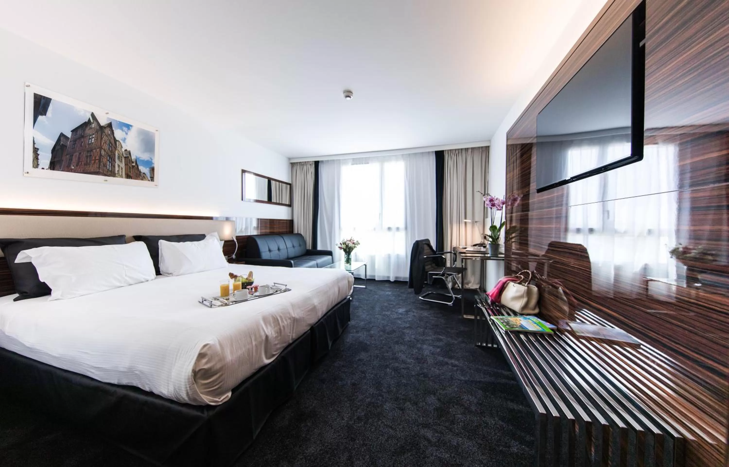 Photo of the whole room, Bed in Westotel Tours Val de Loire