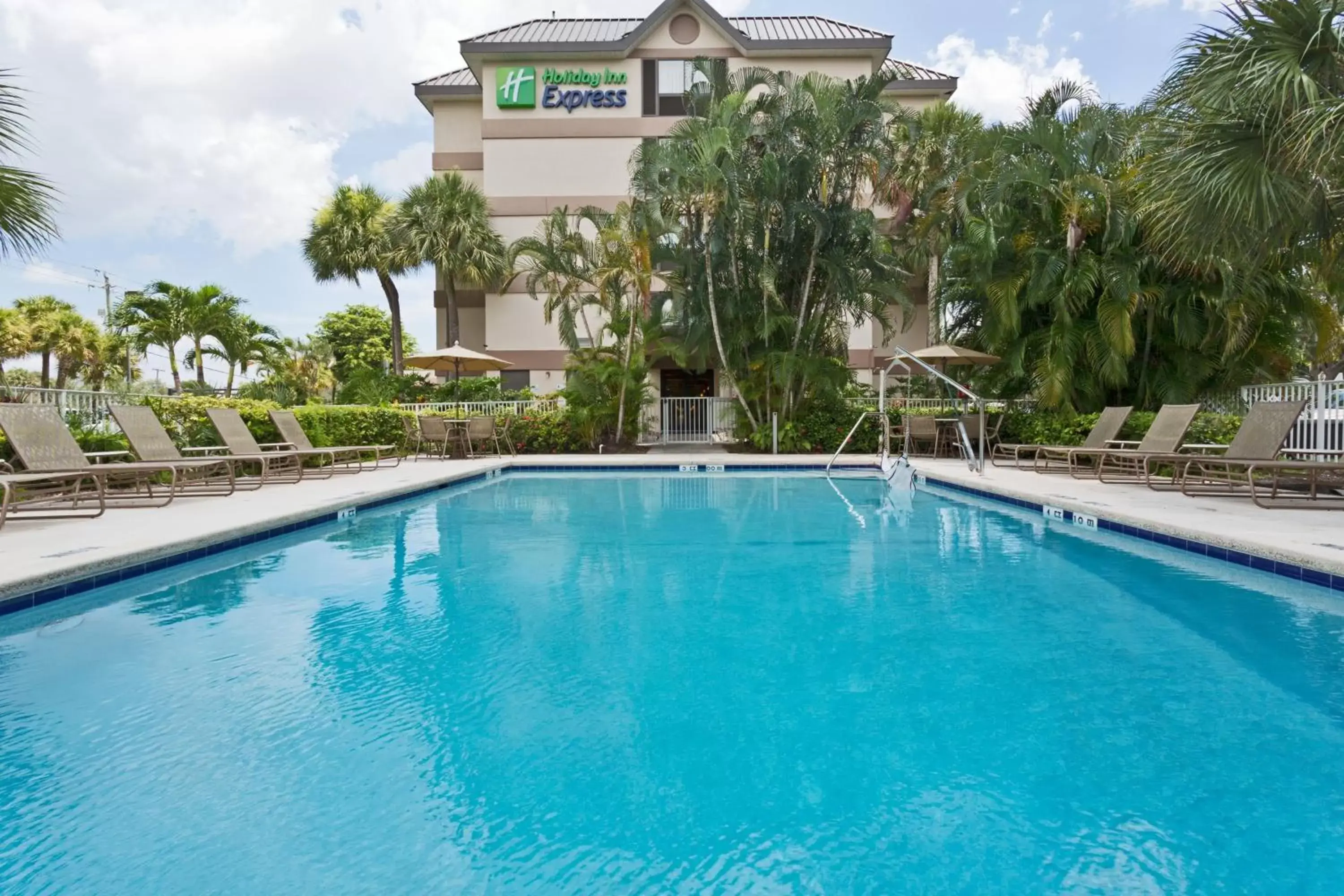 Swimming Pool in Holiday Inn Express Fort Lauderdale North - Executive Airport, an IHG Hotel