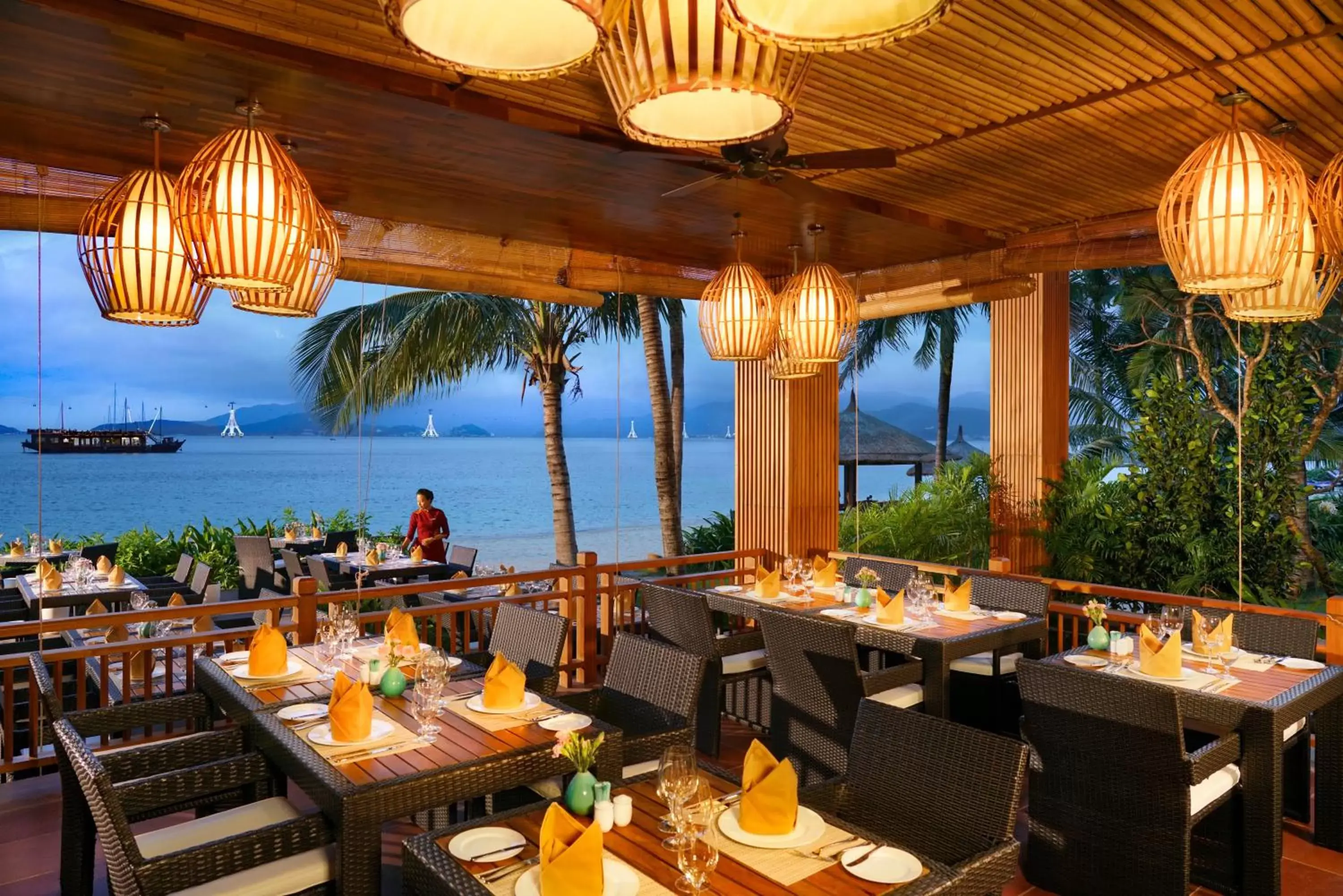 Restaurant/Places to Eat in Vinpearl Resort & Spa Nha Trang Bay