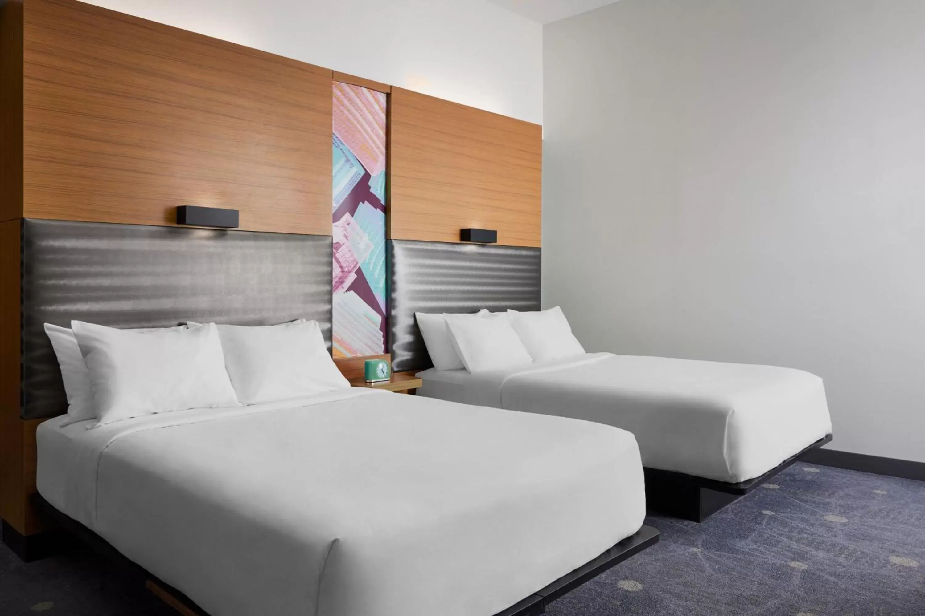 Photo of the whole room, Bed in Aloft Leawood-Overland Park