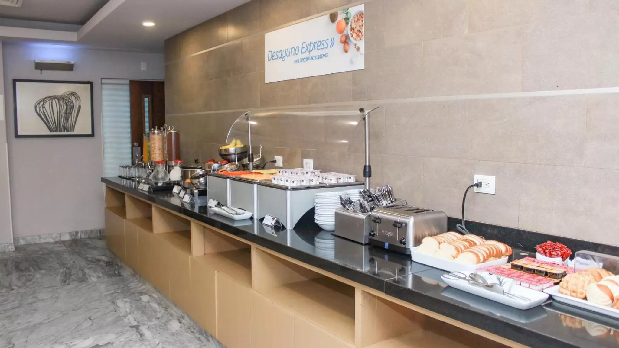 Restaurant/Places to Eat in Holiday Inn Express Culiacan, an IHG Hotel