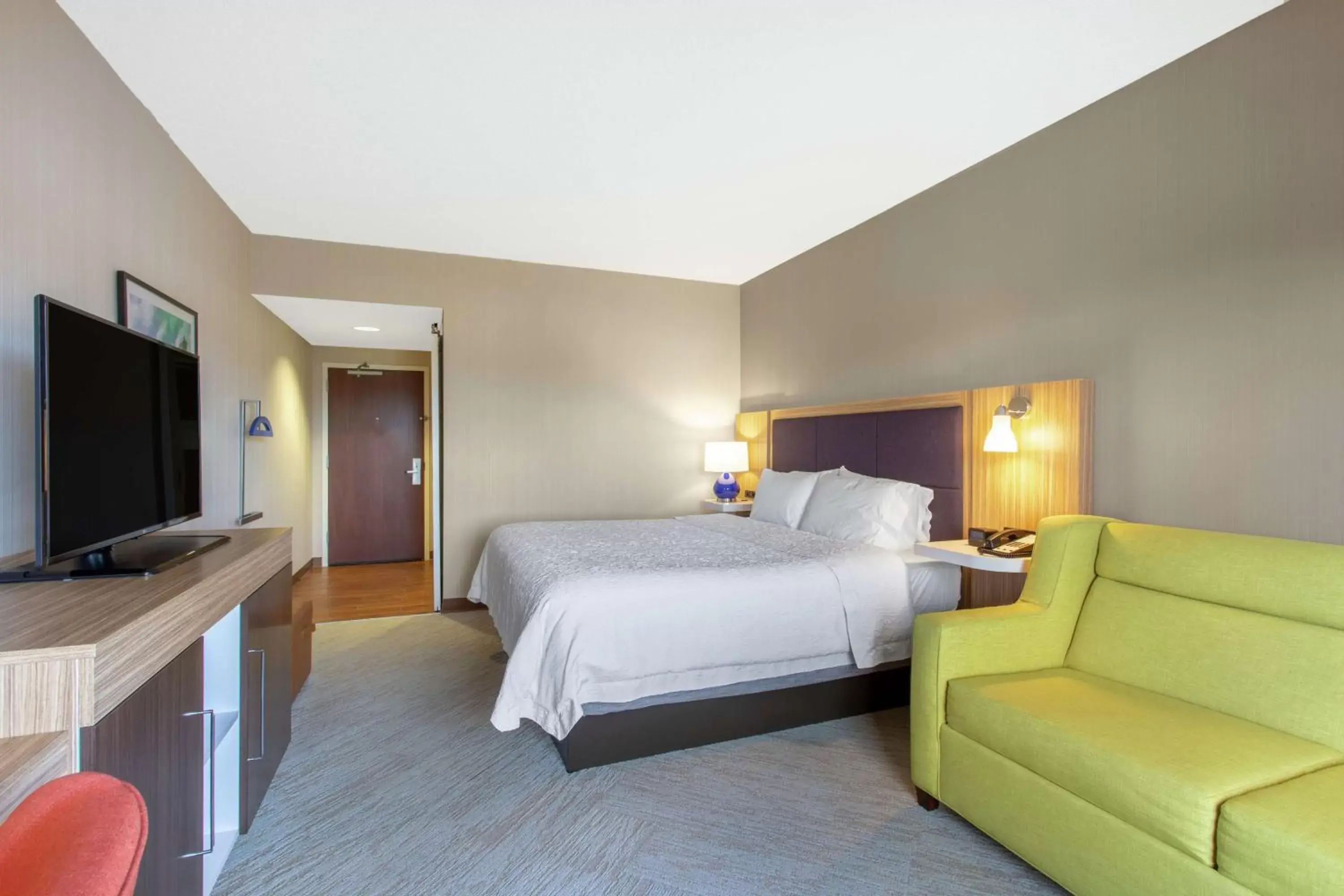 Bedroom, Bed in Hampton Inn & Suites Albany-Airport