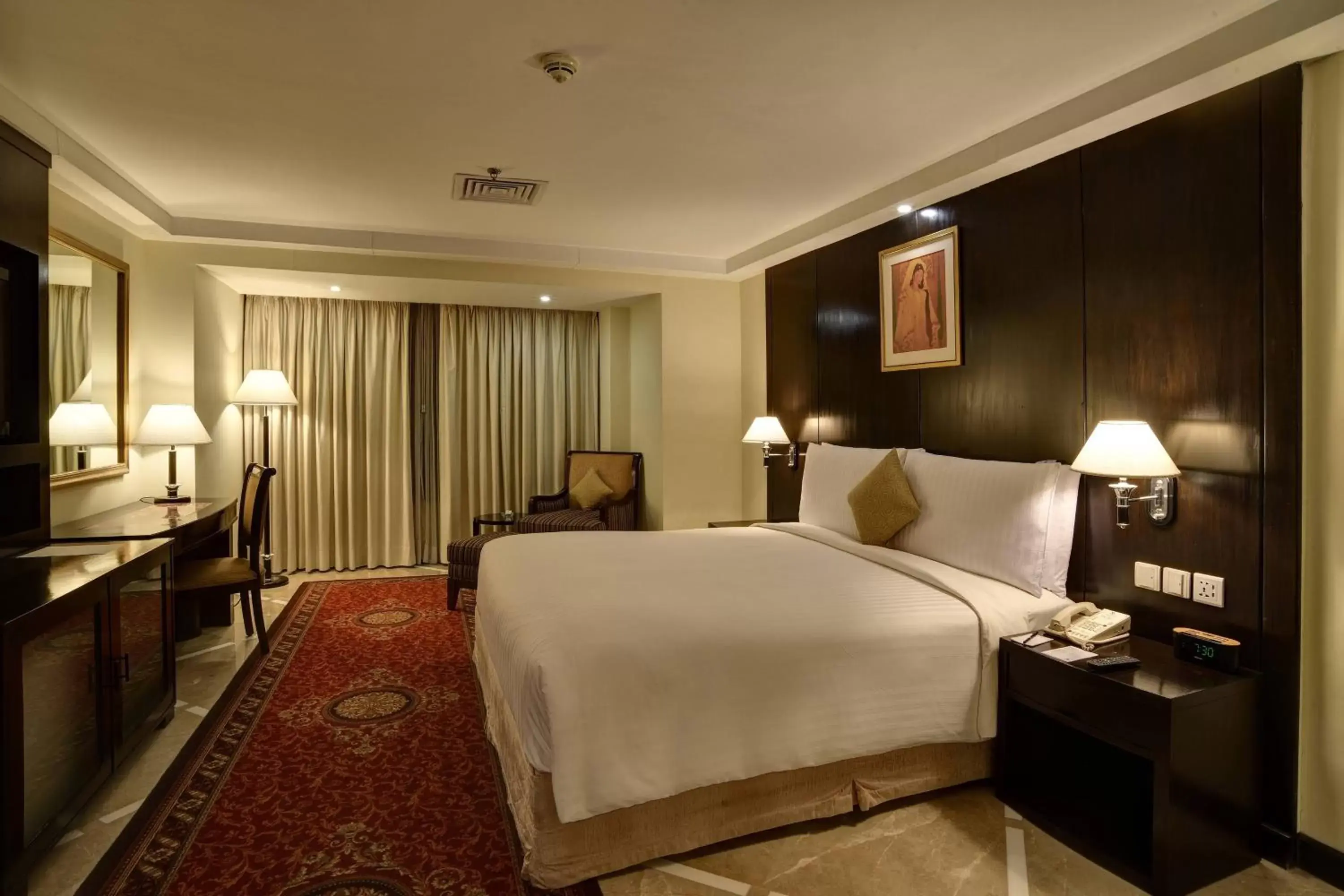 Bedroom, Bed in Islamabad Marriott Hotel