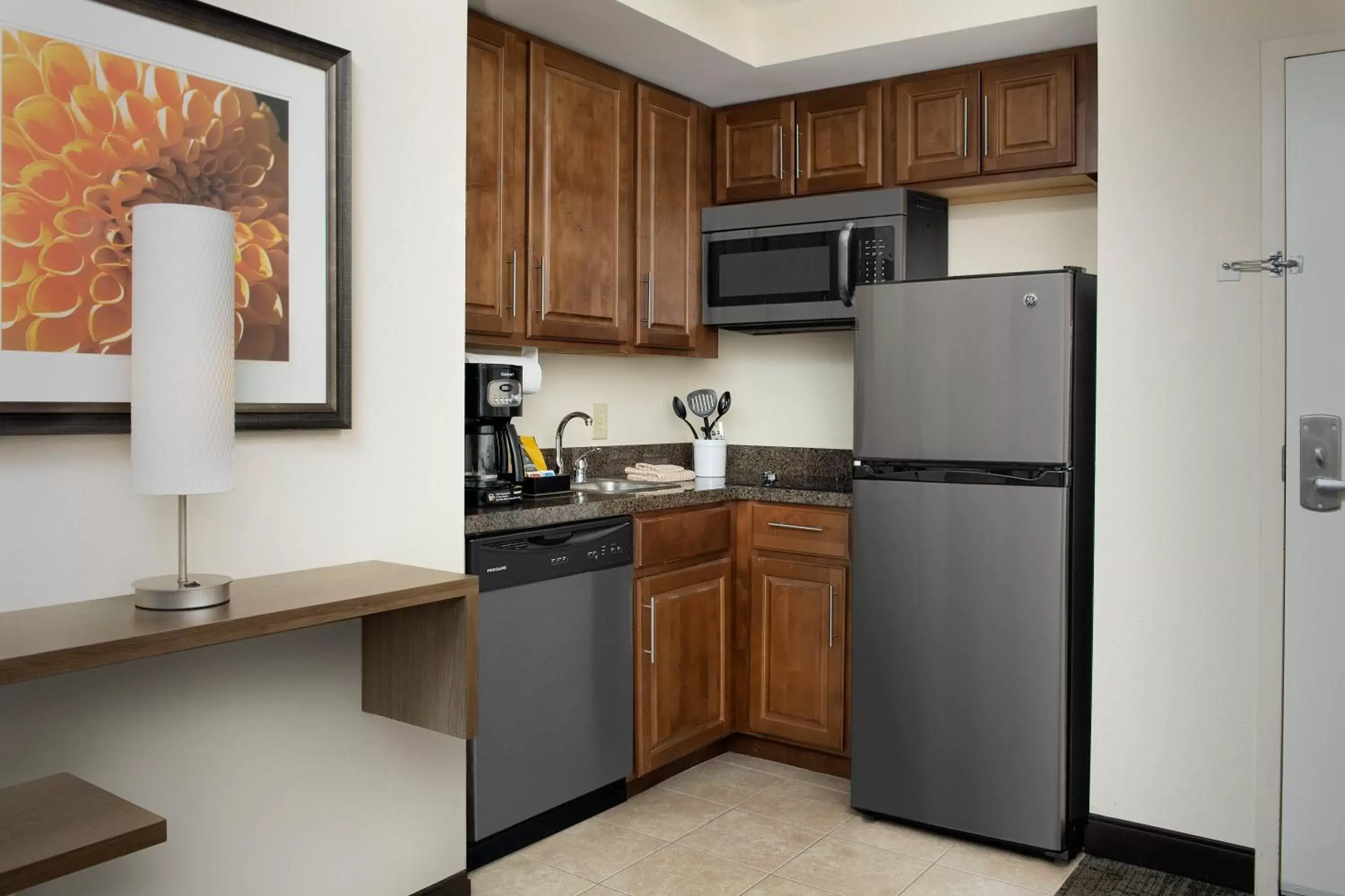 Kitchen or kitchenette, Kitchen/Kitchenette in Staybridge Suites Greenville I-85 Woodruff Road, an IHG Hotel