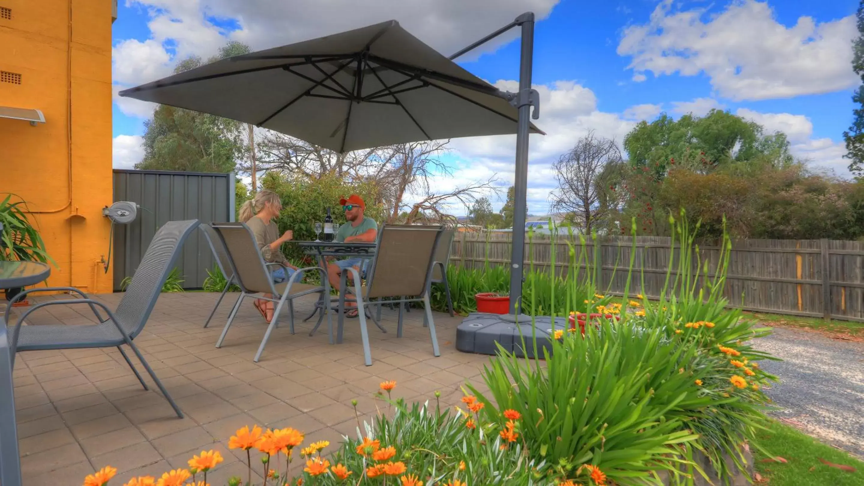 BBQ facilities in Twin Swans Motel