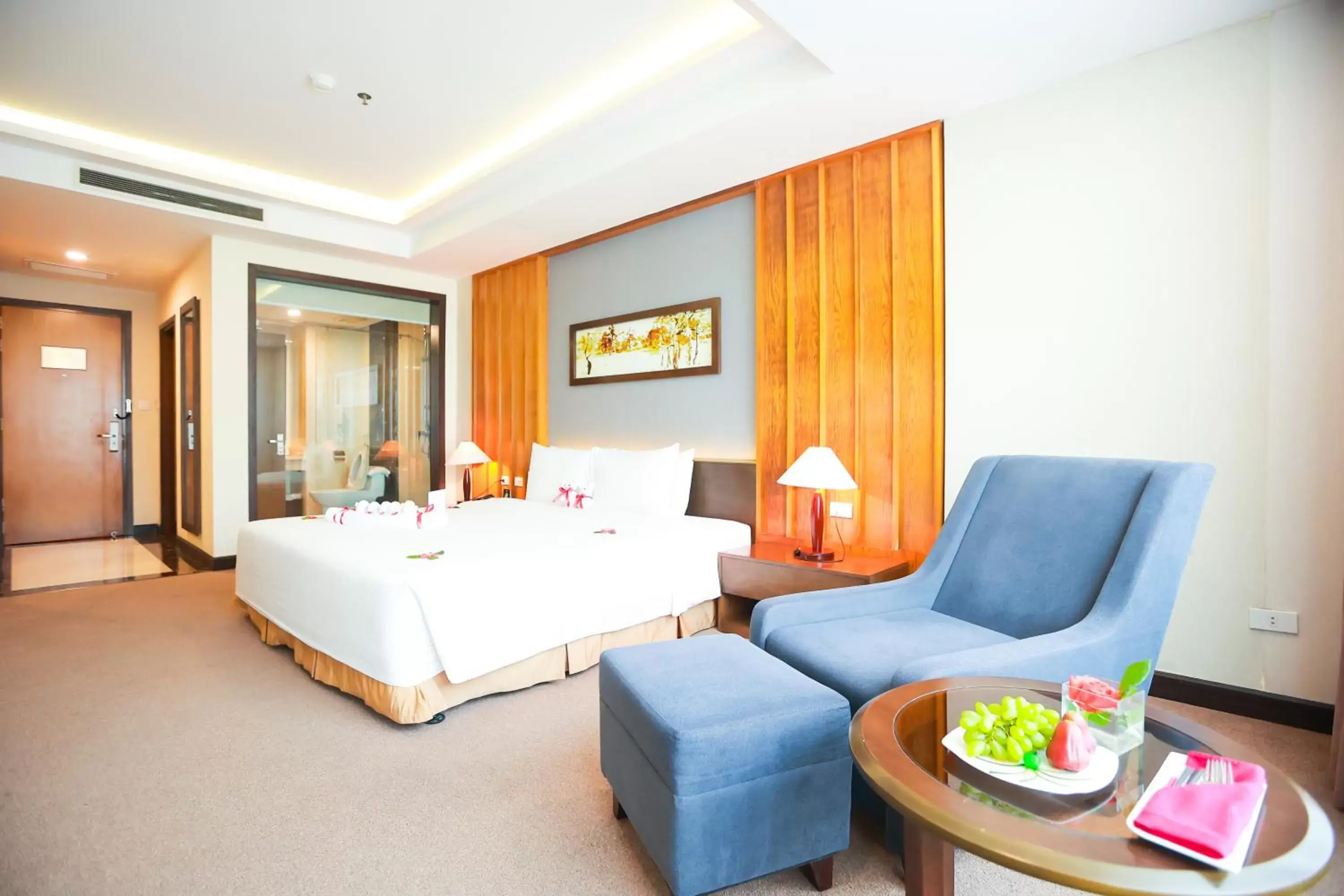 Bed in Muong Thanh Luxury Nhat Le Hotel