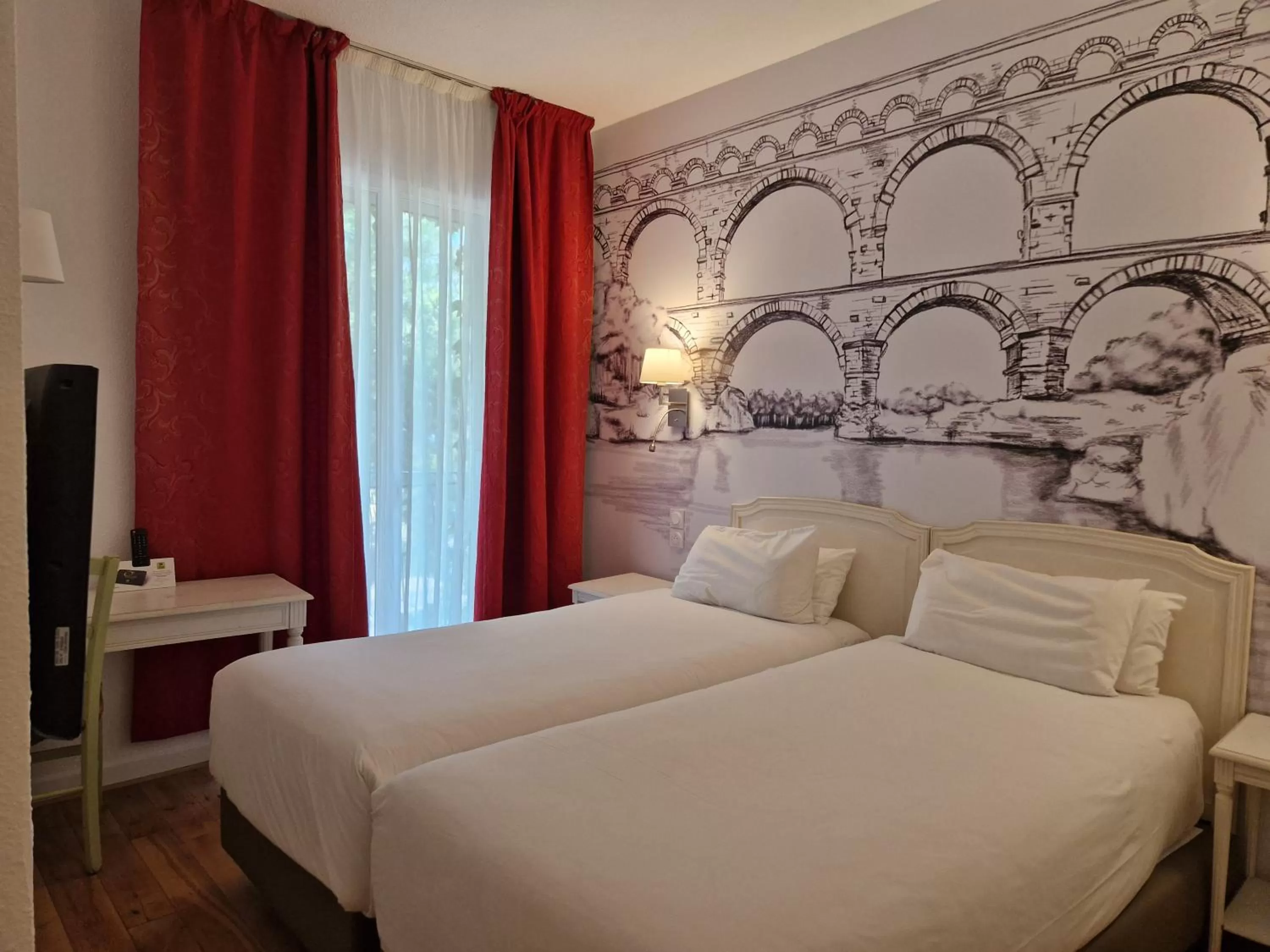 Bed in Logis VIGNES BLANCHES*** Hôtel Cosy et restaurant de terroir