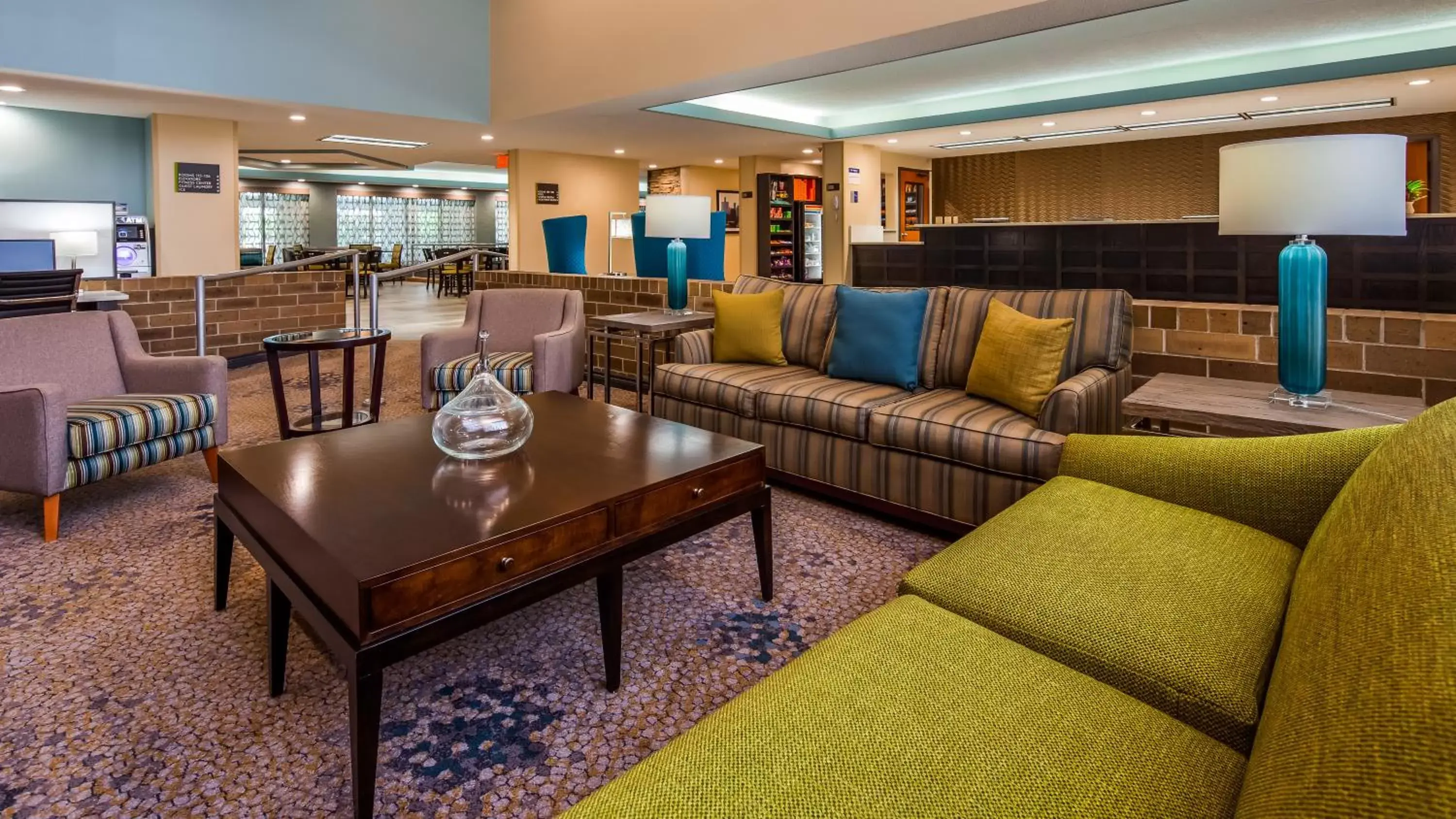 Lounge/Bar in Best Western Warren Hotel