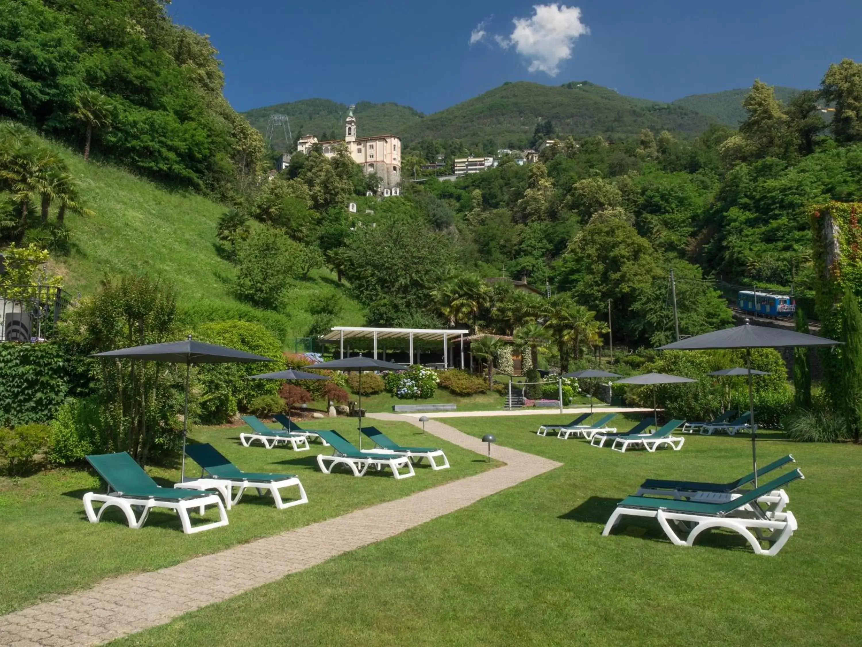 Garden, Swimming Pool in Hotel Belvedere Locarno