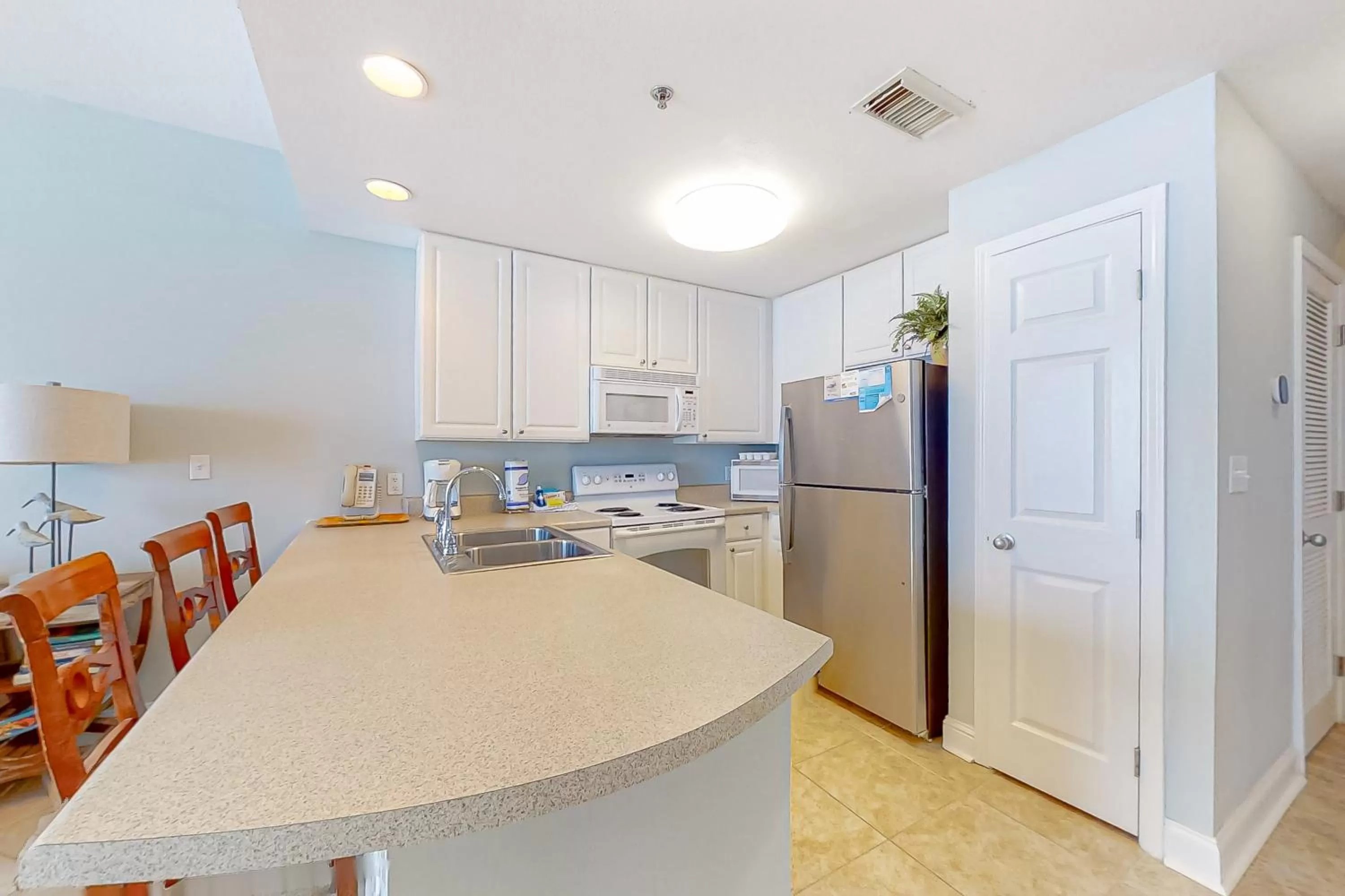 Kitchen/Kitchenette in Lighthouse Condominiums IV