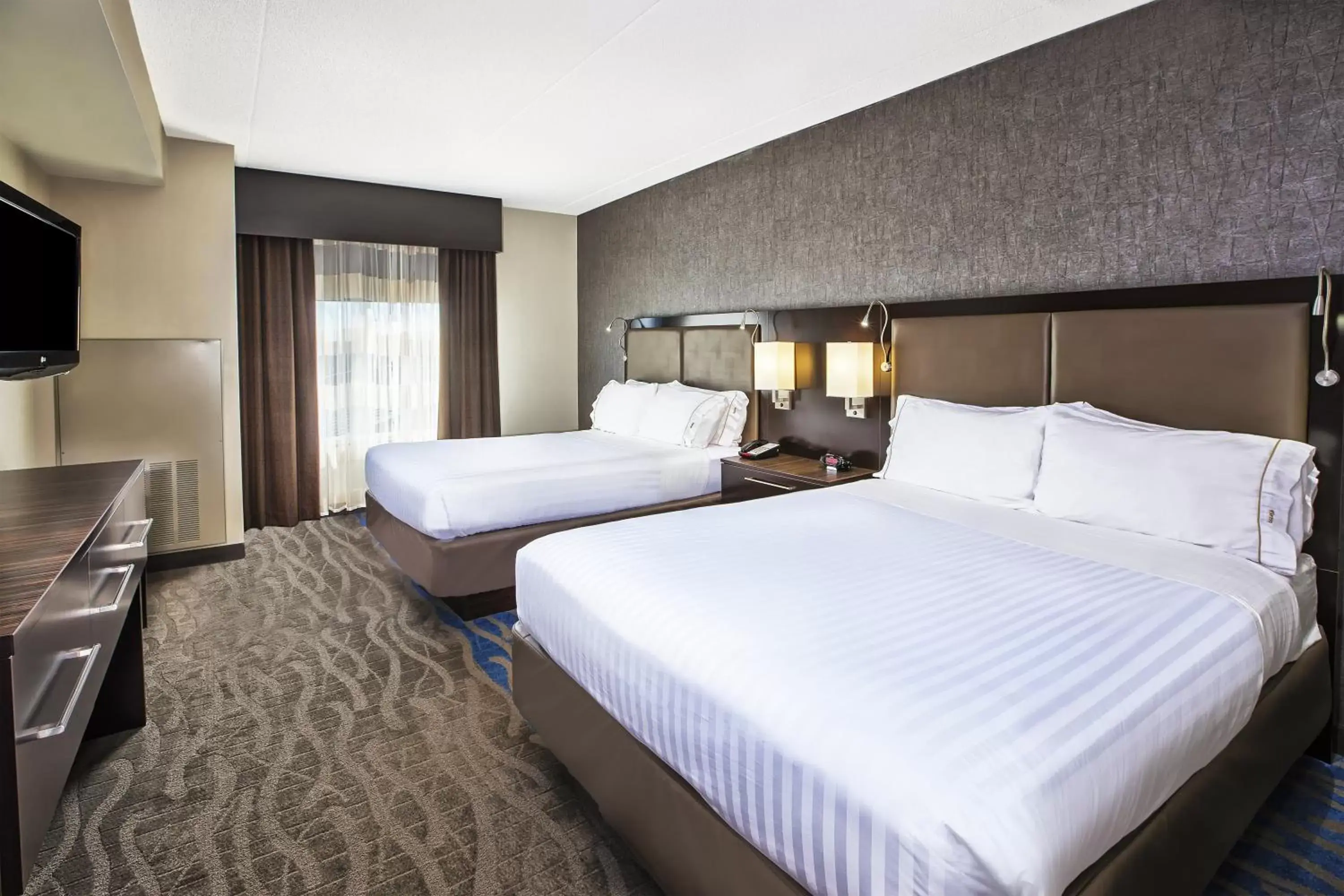 Photo of the whole room, Bed in Holiday Inn Express & Suites Dayton South - I-675, an IHG Hotel