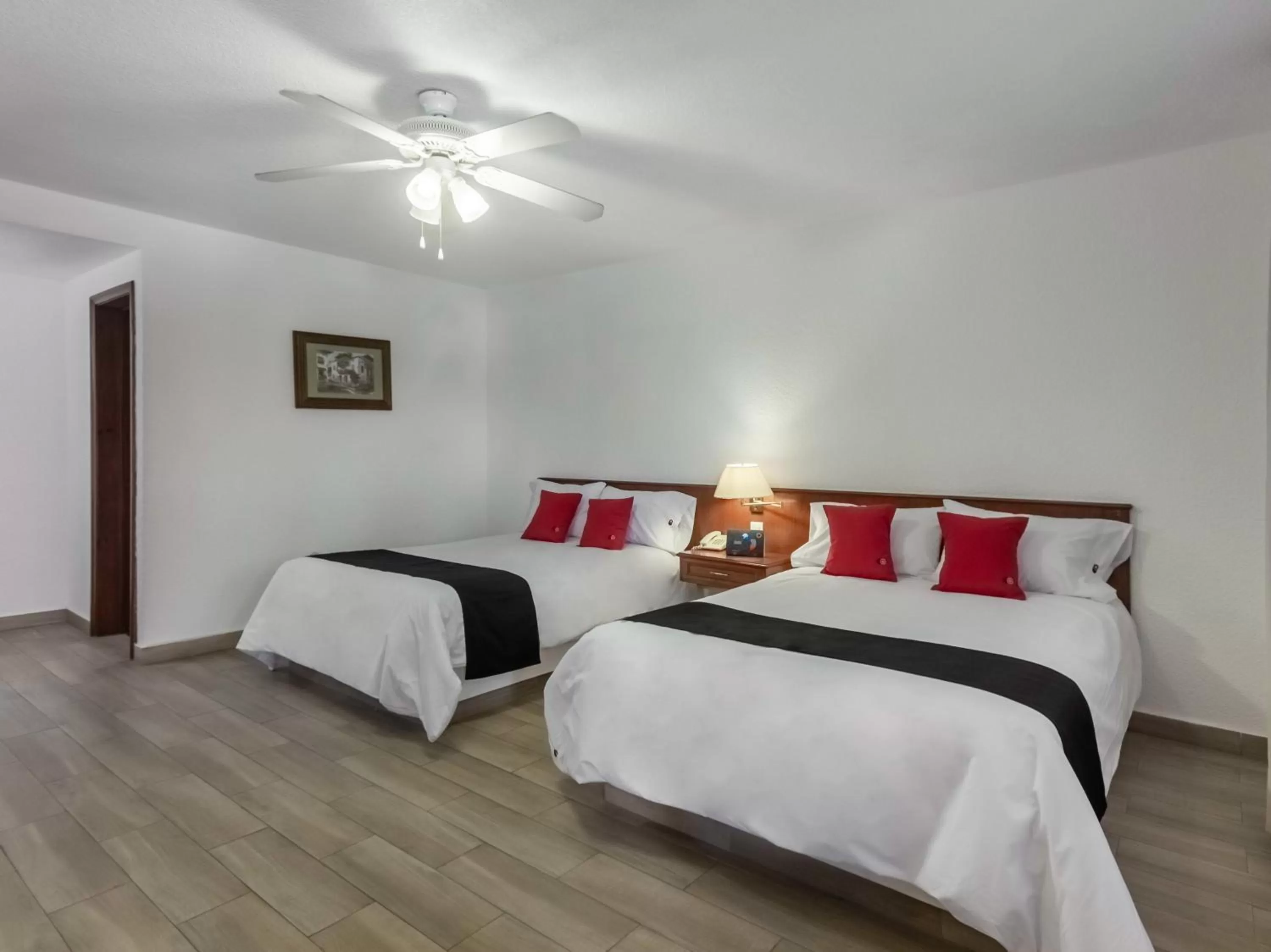 Bedroom, Bed in Capital O Mansión los Arcos, San Luis Potosí