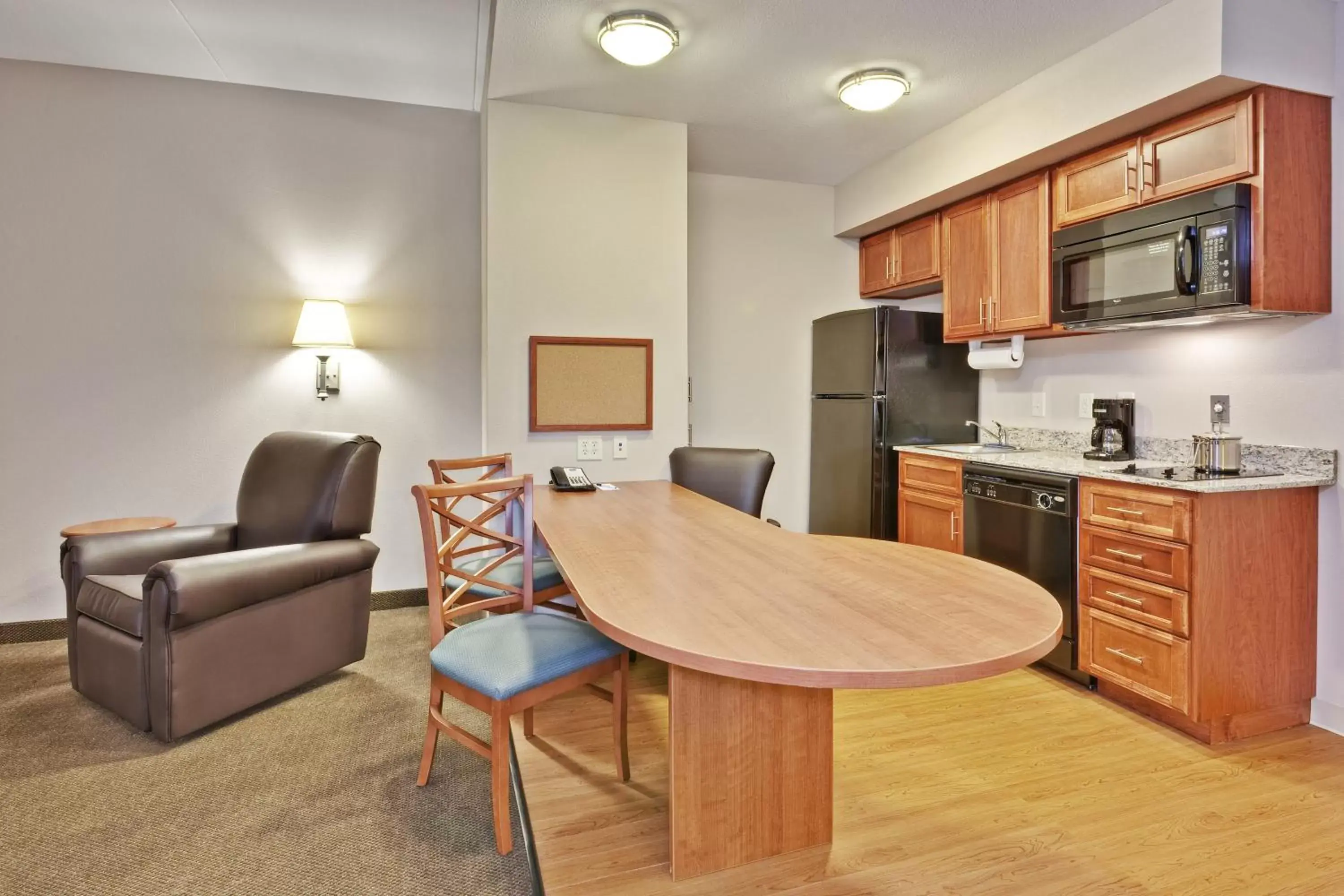 Photo of the whole room, Kitchen/Kitchenette in Candlewood Suites Murfreesboro, an IHG Hotel