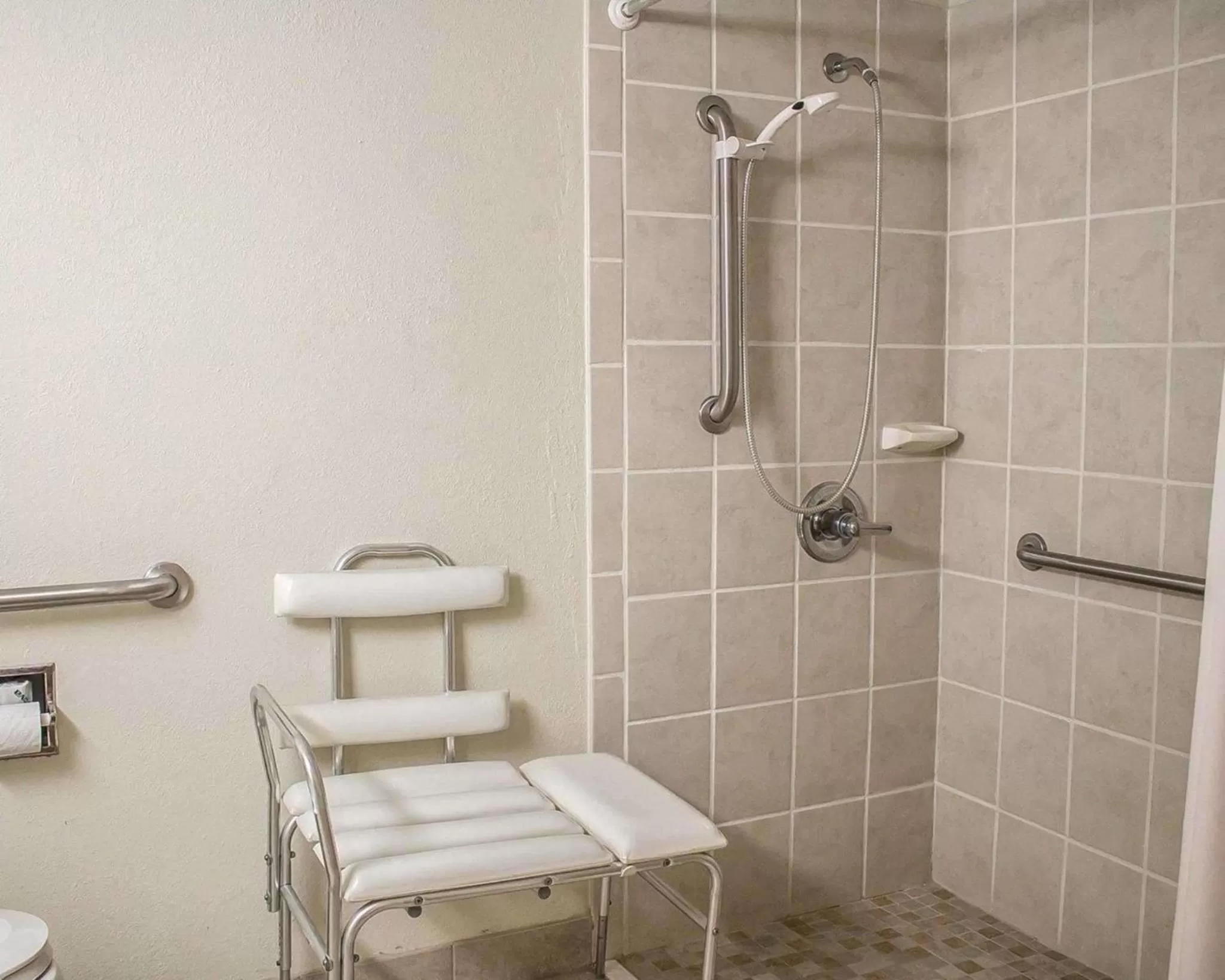 Bathroom in Norwood Inn & Suites Columbus