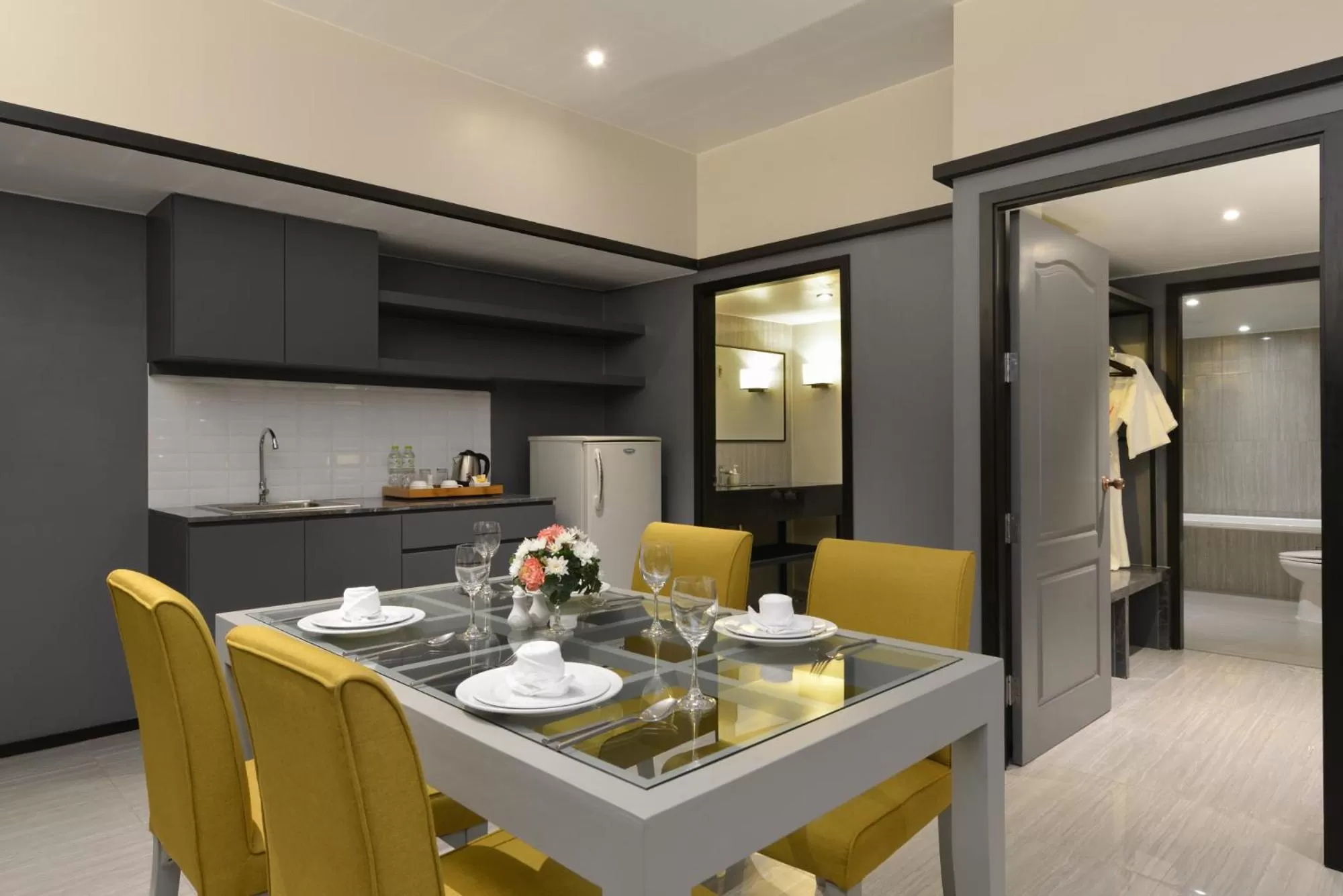 Dining area in Tinidee Hotel Bangkok Golf Club