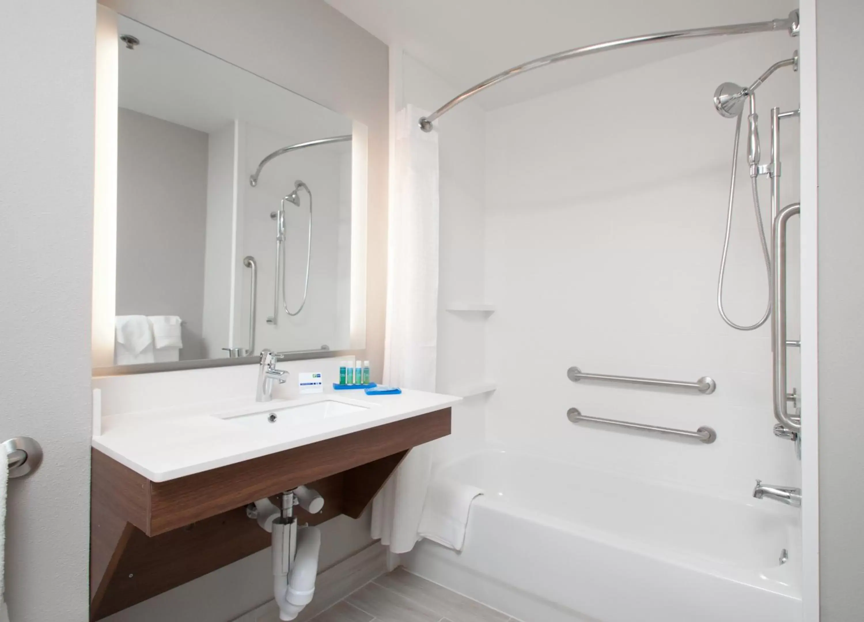 Photo of the whole room, Bathroom in Holiday Inn Express Quantico - Stafford, an IHG Hotel