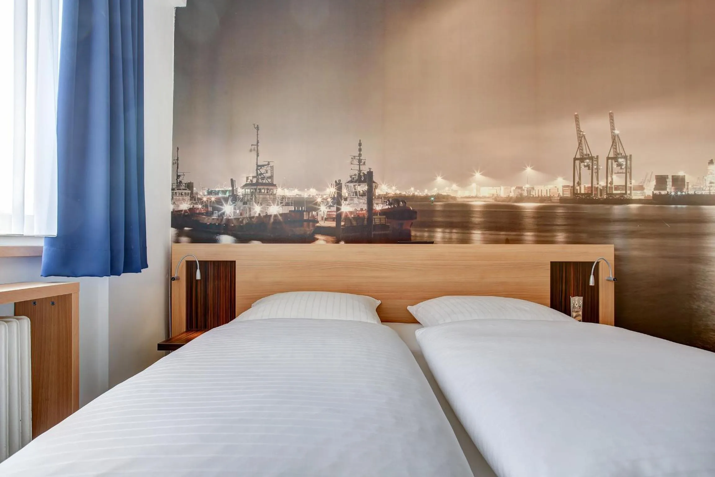 Bed in Hotel Keese Hamburg