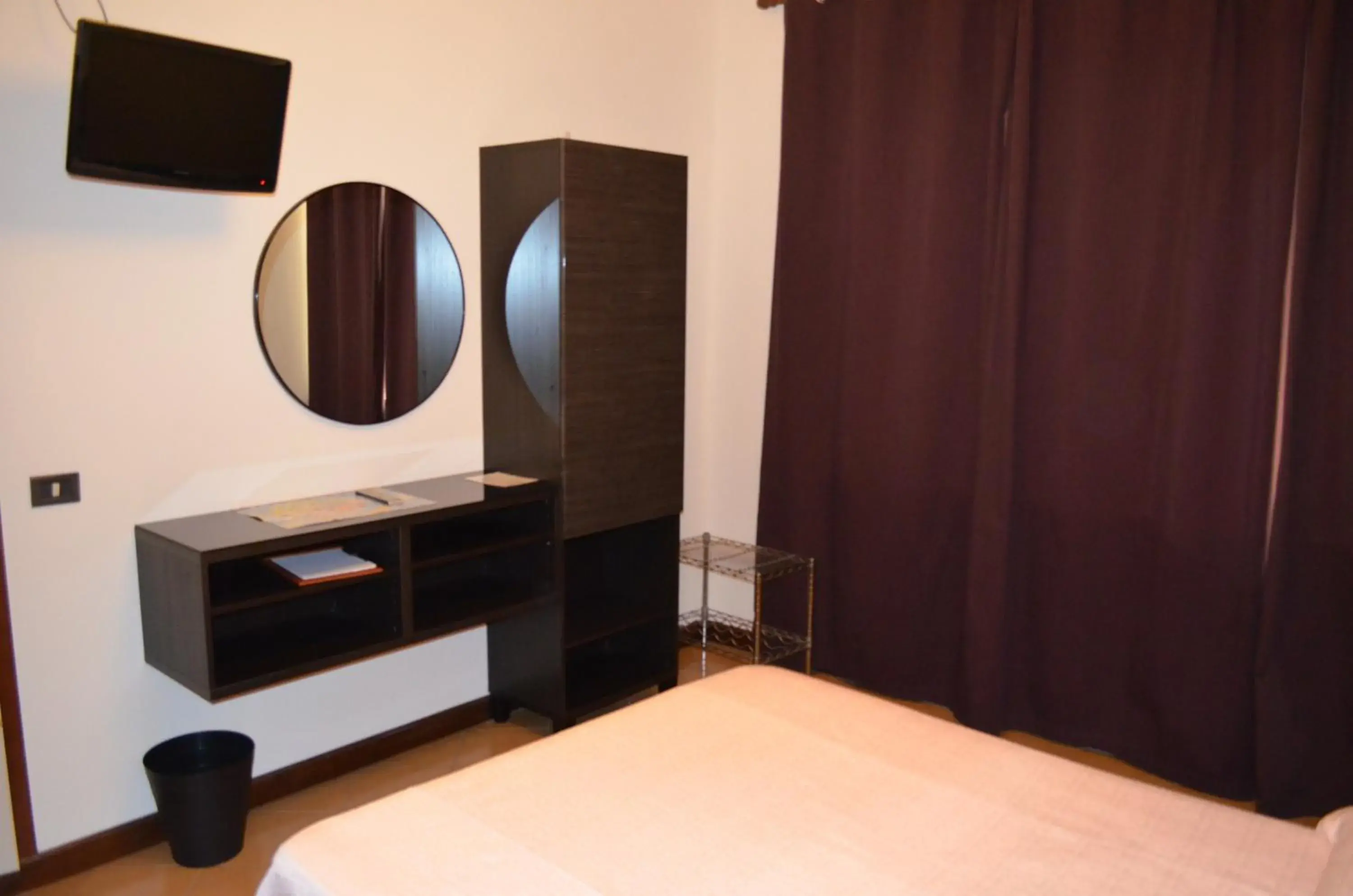 TV and multimedia, Bed in Hotel Adria TV and multimedia, Bed in Hotel Adria