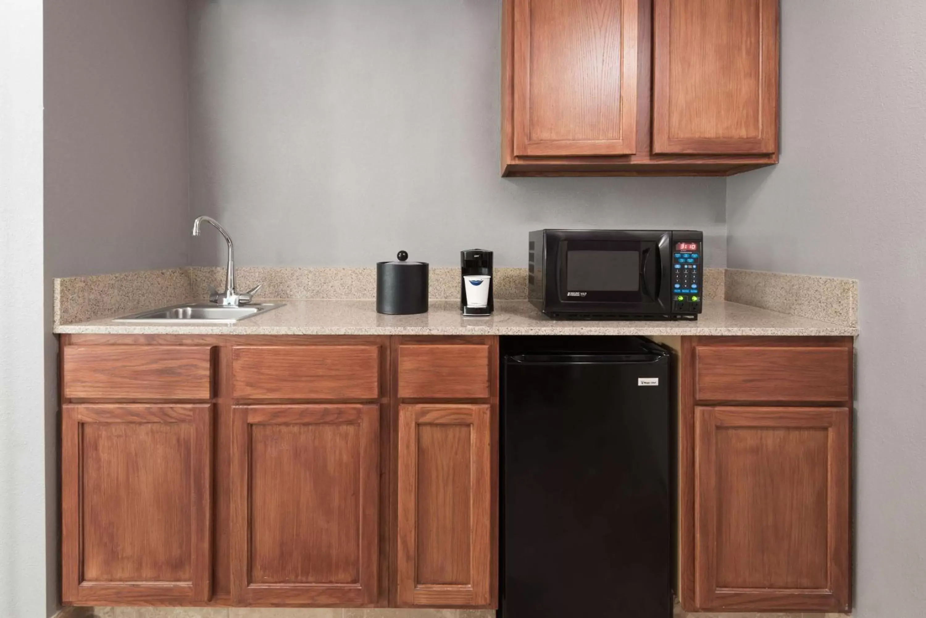 Kitchen or kitchenette, Kitchen/Kitchenette in Hampton Inn Ellenton/Bradenton