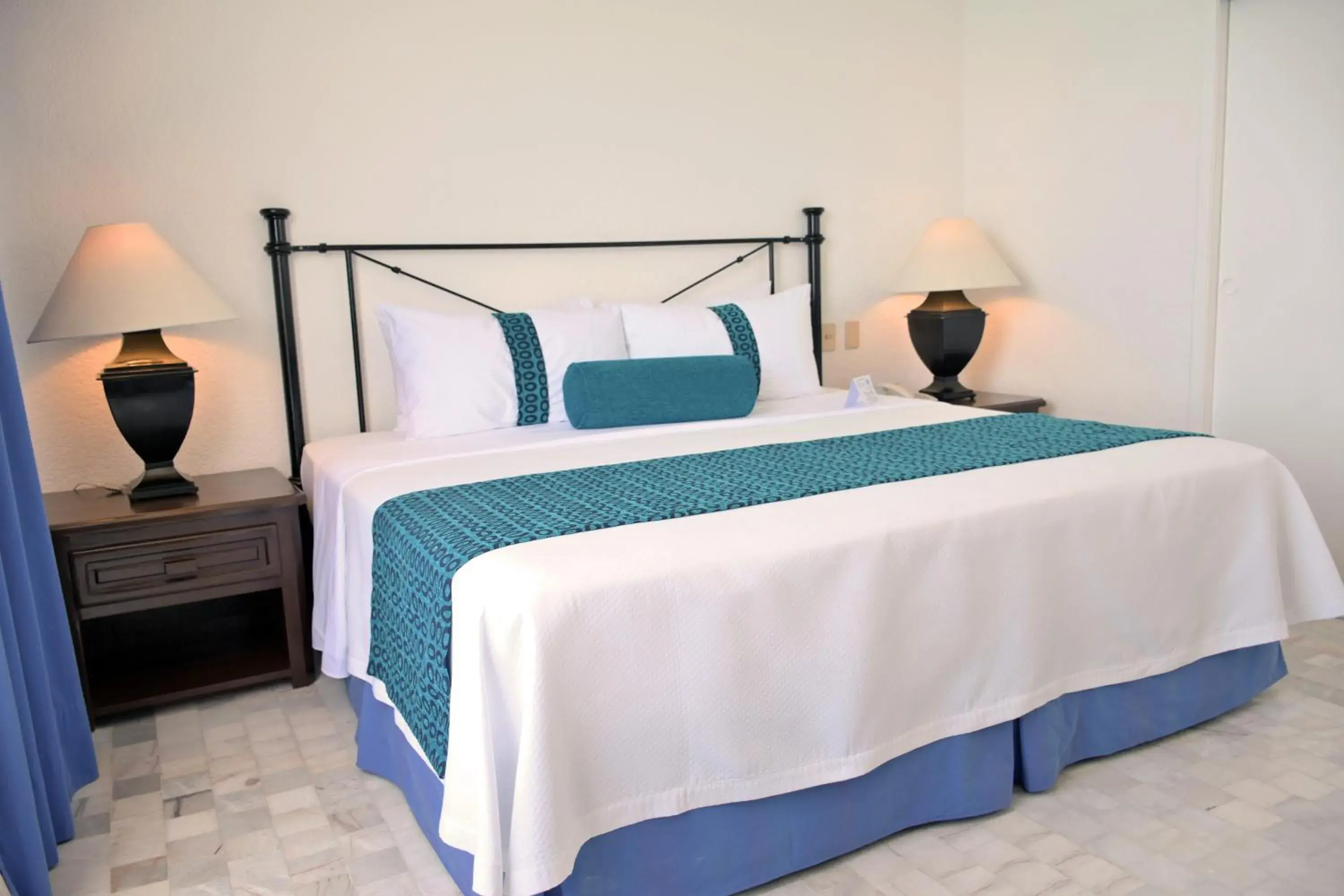 Bed in Ritz Acapulco All Inclusive