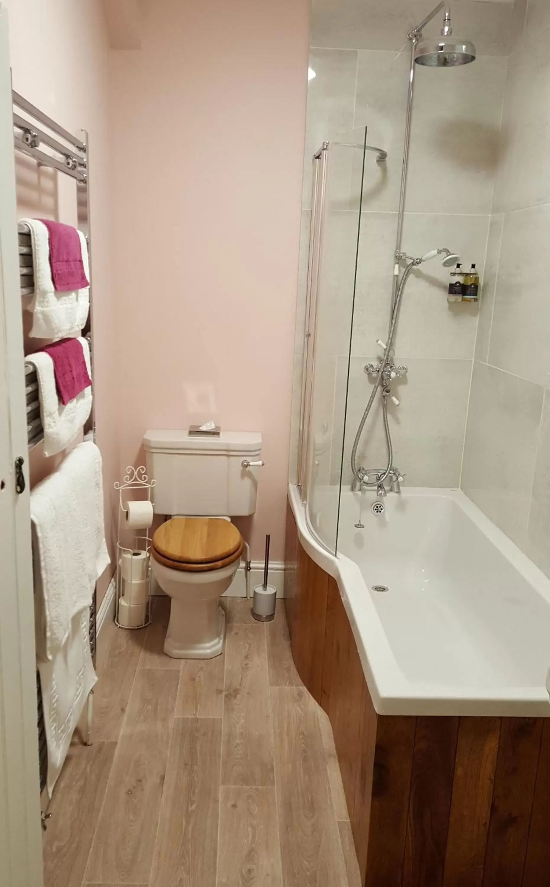 Bathroom in Pontyclerc Farm House Bed and Breakfast