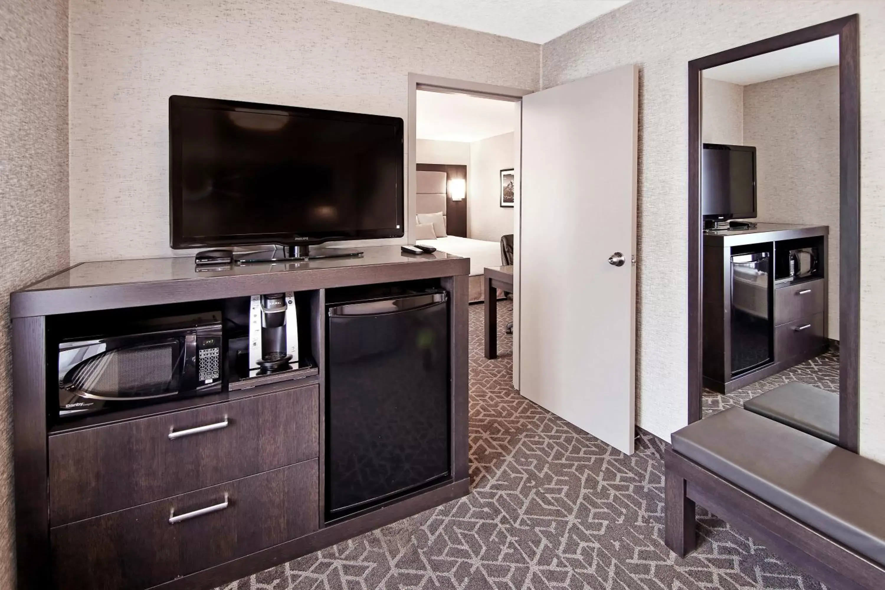 TV and multimedia, TV/Entertainment Center in Best Western Plus Siding 29 Lodge