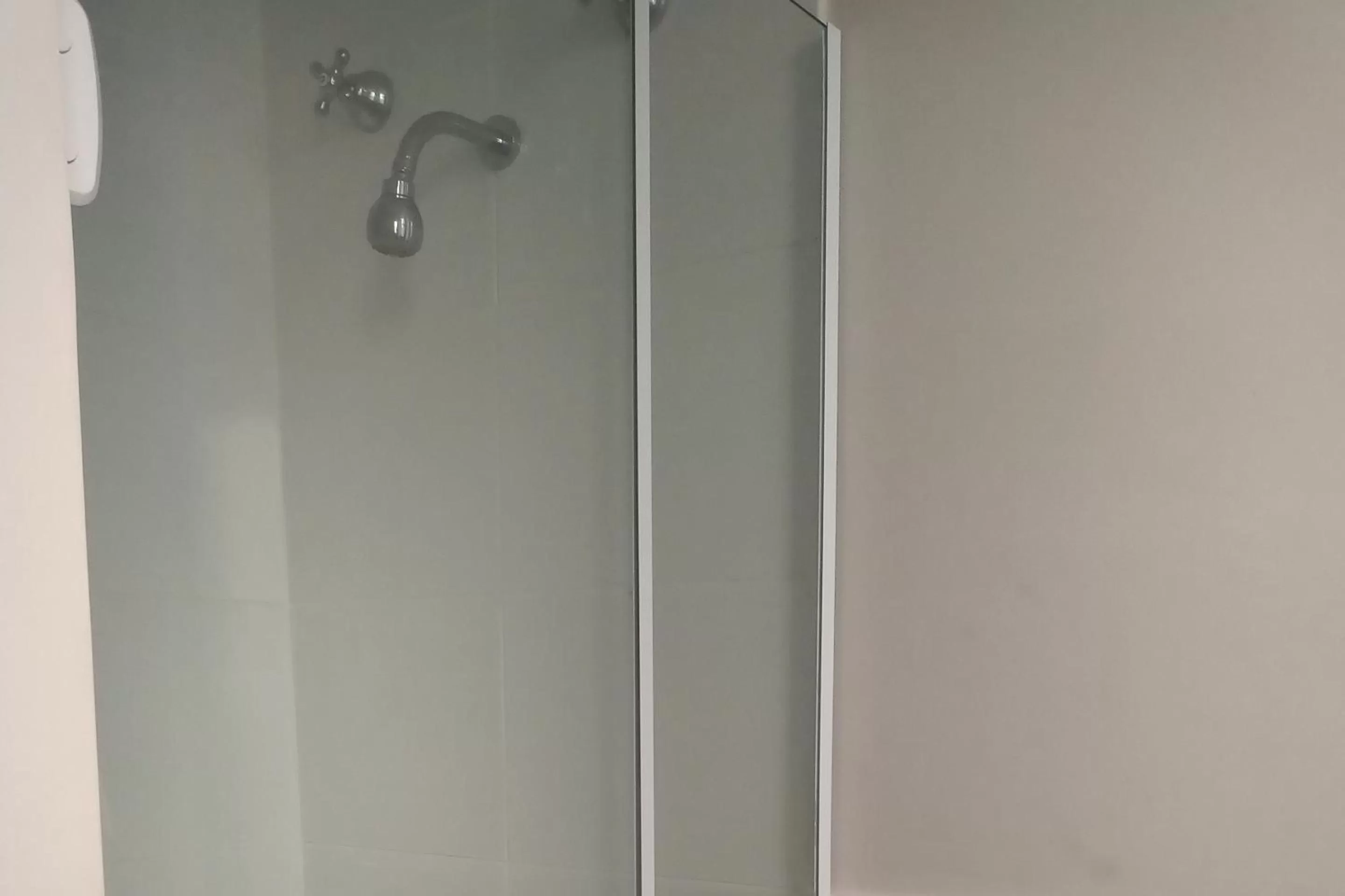 Bathroom in Compacto Hotel