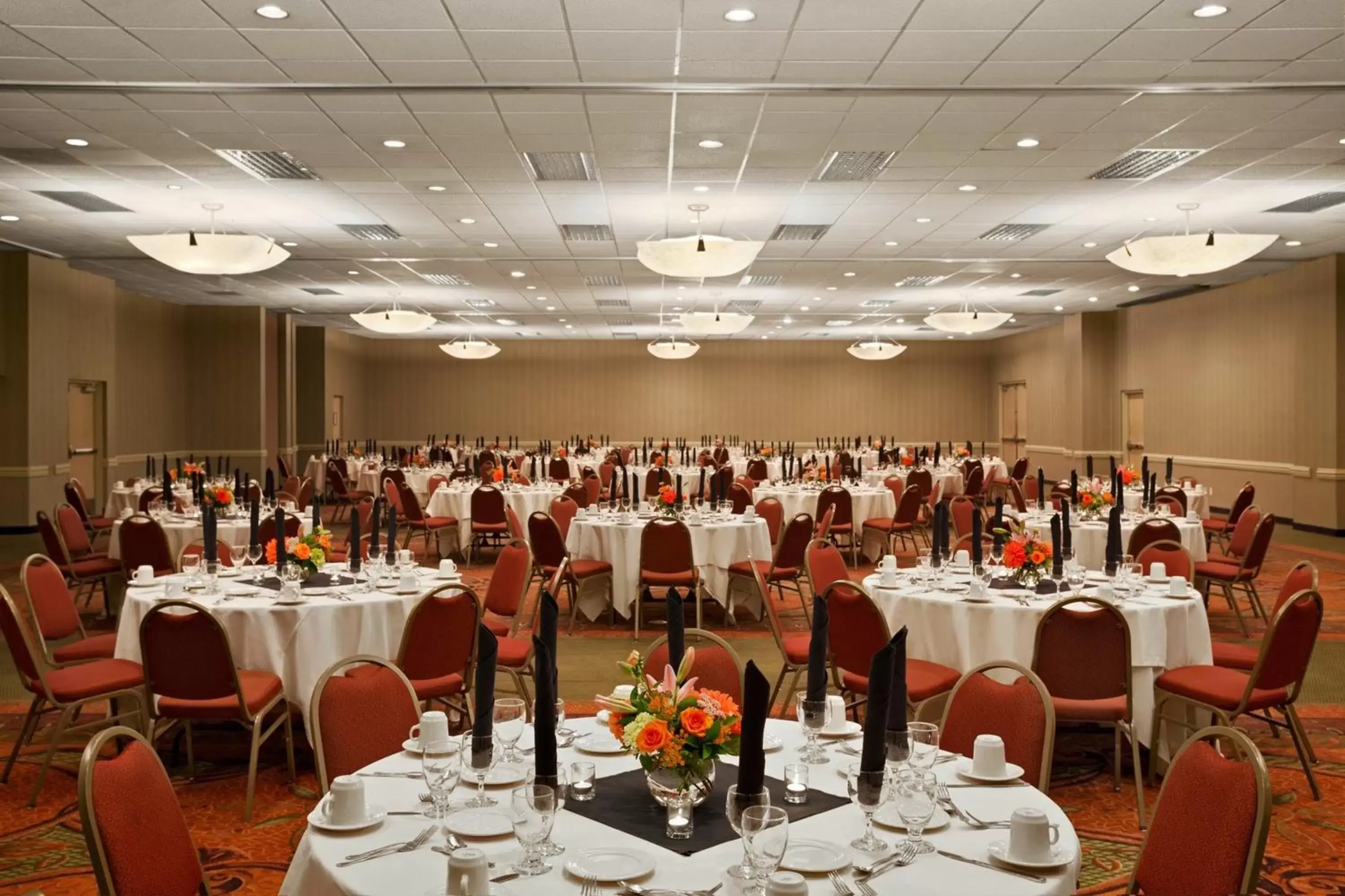 Banquet/Function facilities, Restaurant/Places to Eat in Holiday Inn Portland-Airport I-205, an IHG Hotel