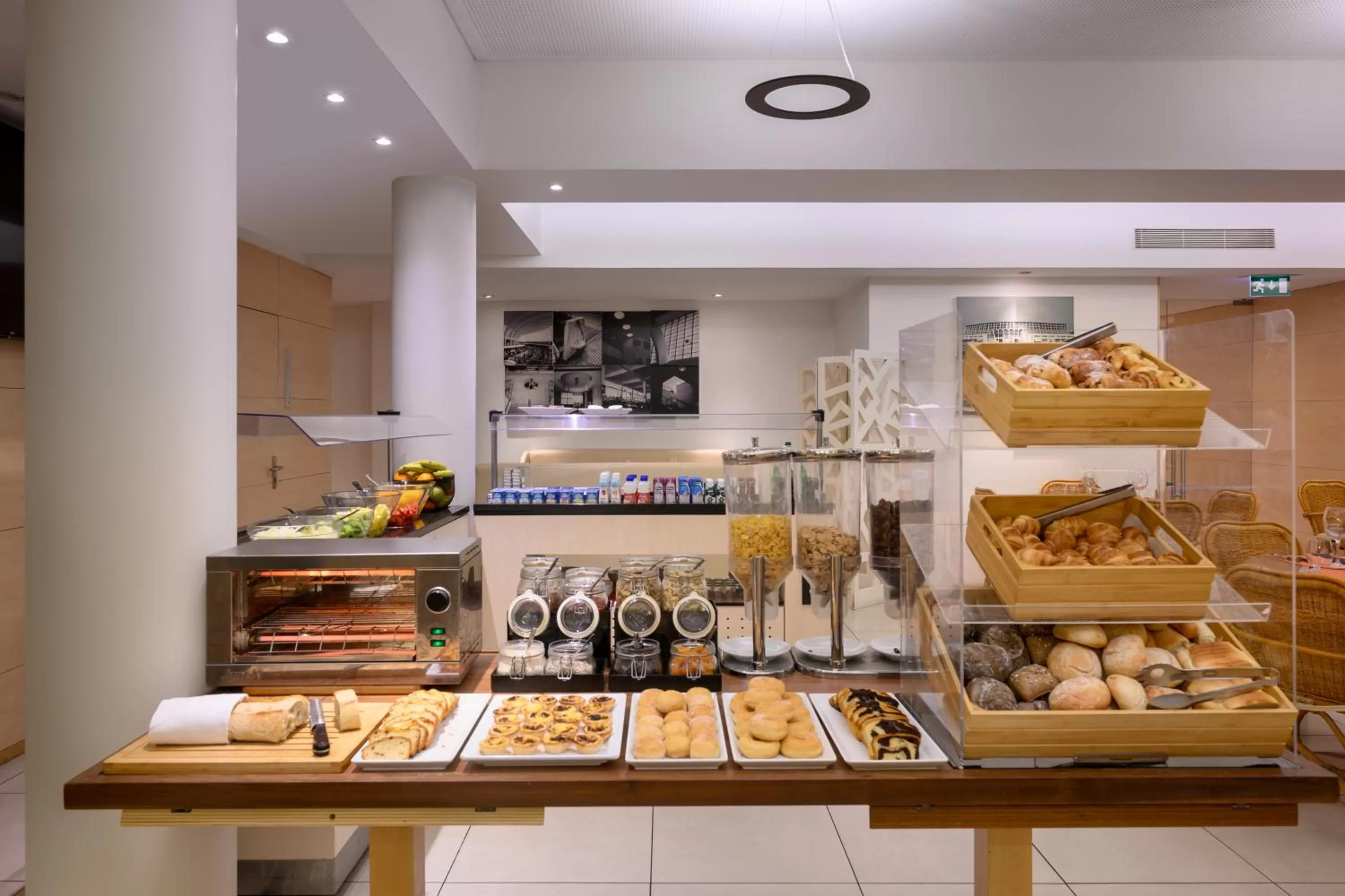 Restaurant/places to eat in Hotel da Música