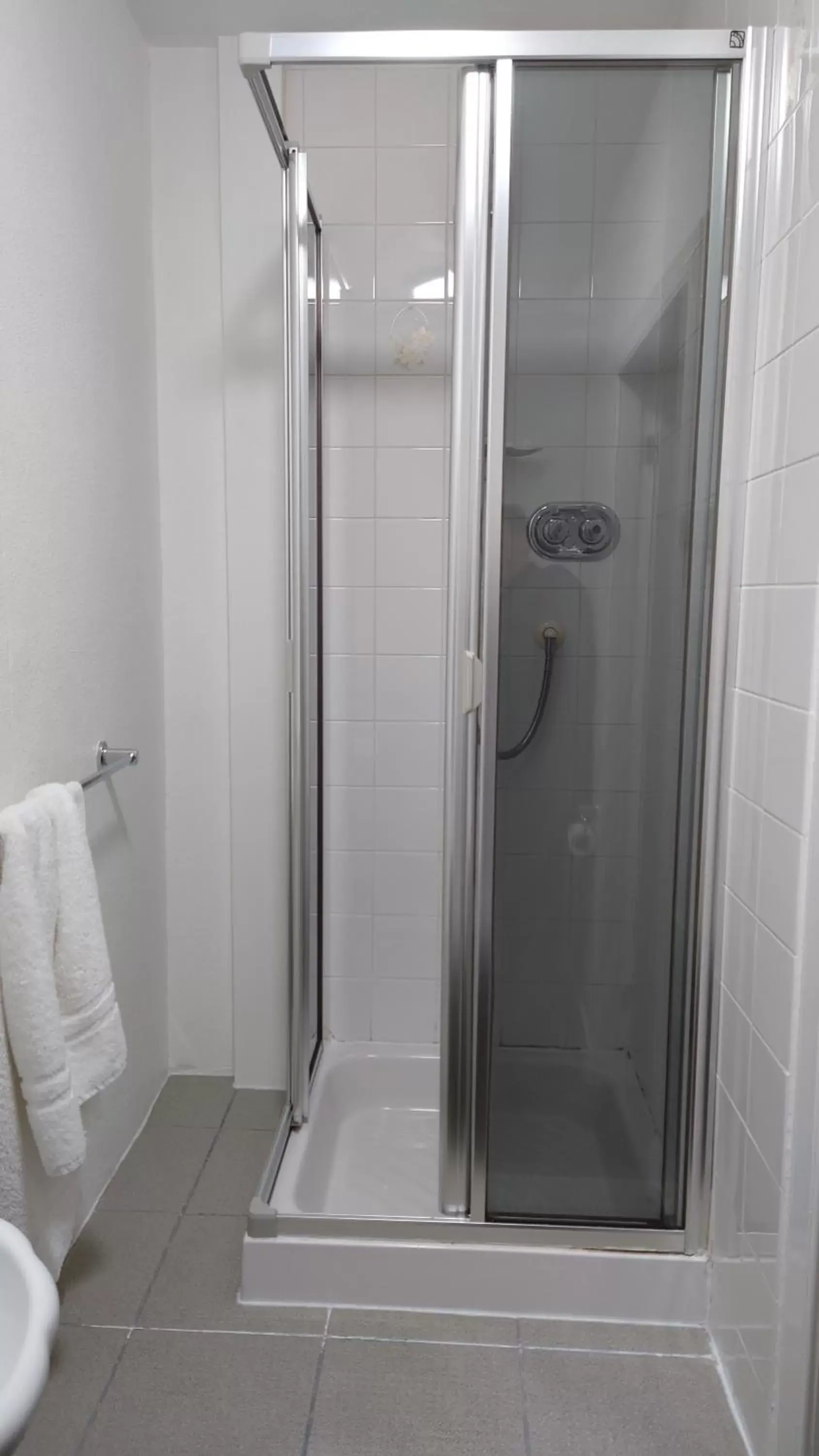 Family Room with Bathroom in Corner Hotel Family Room with Bathroom in Corner Hotel