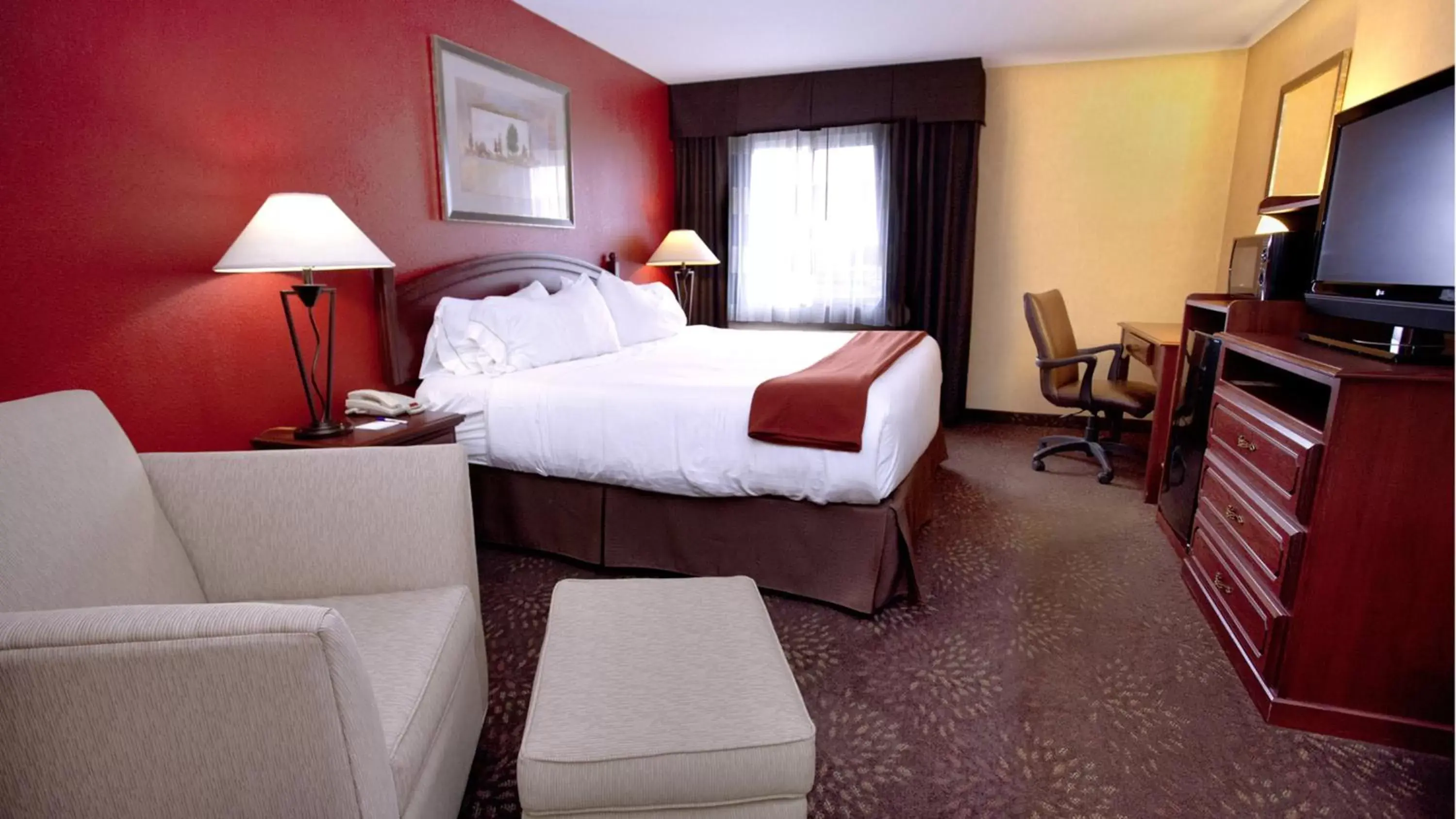 Photo of the whole room, Bed in Holiday Inn Express Jamestown, an IHG Hotel