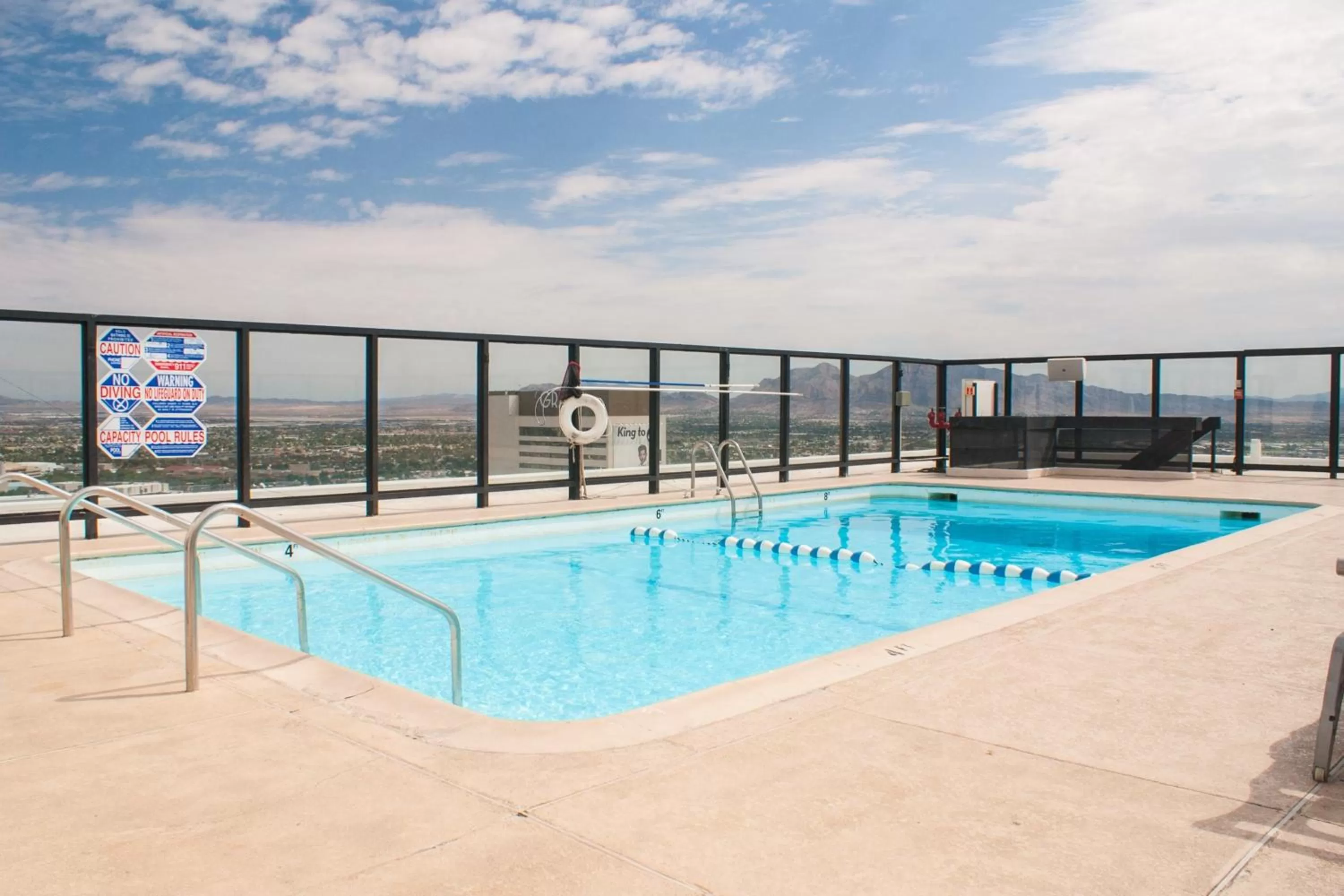 Swimming pool in Four Queens Hotel and Casino