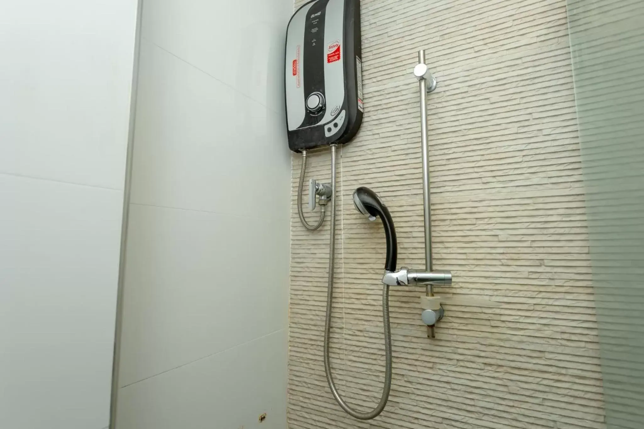 Bathroom in Honey Inn Pattaya Bathroom in Honey Inn Pattaya