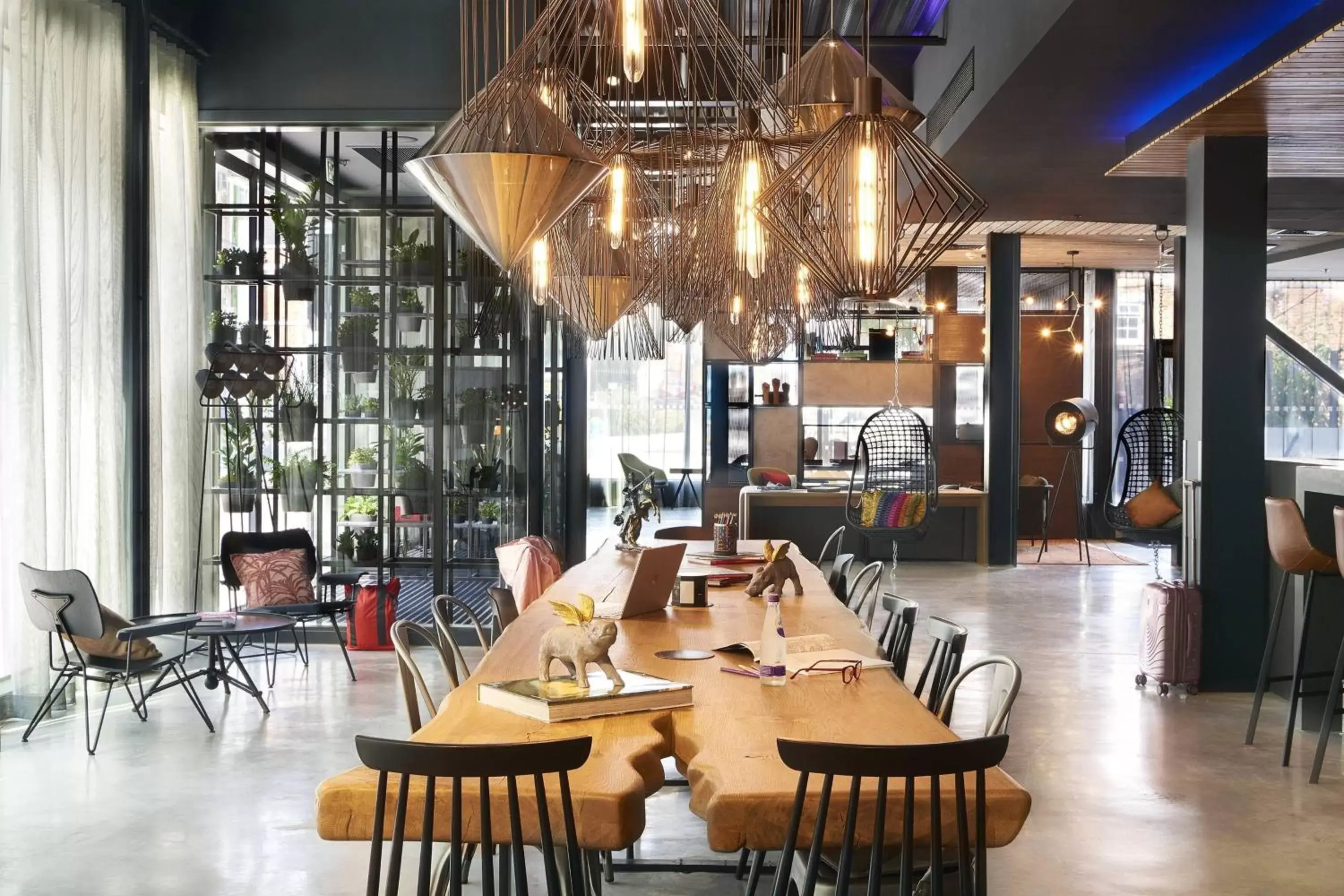 Living room, Restaurant/Places to Eat in Moxy York