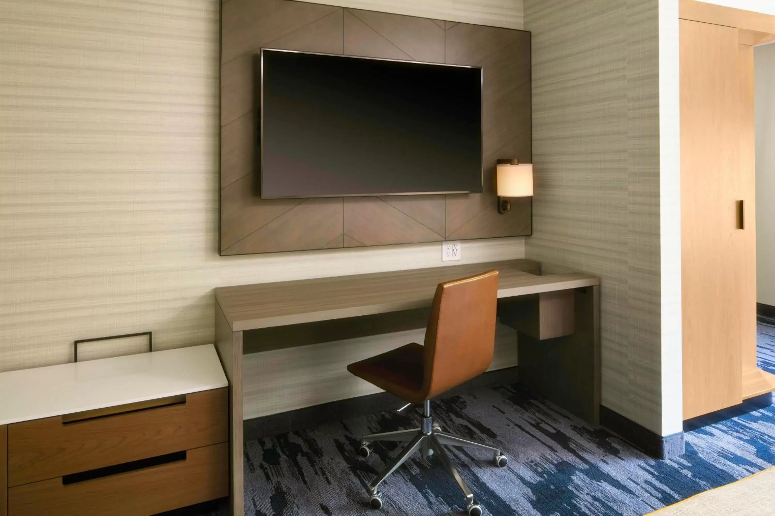 Photo of the whole room, TV/Entertainment Center in Fairfield Inn & Suites By Marriott Louisville Northeast