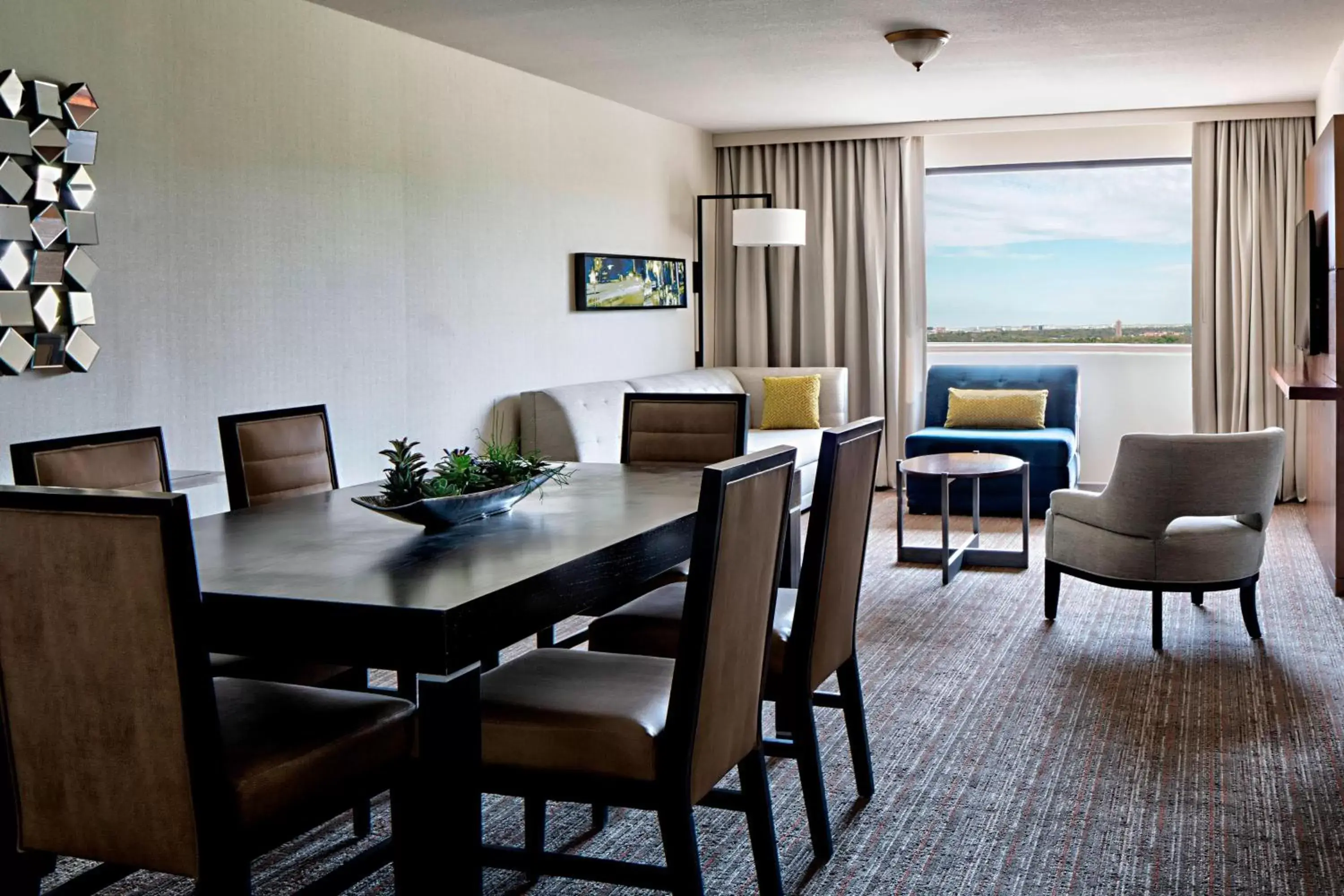 Photo of the whole room, Dining Area in San Antonio Marriott Northwest