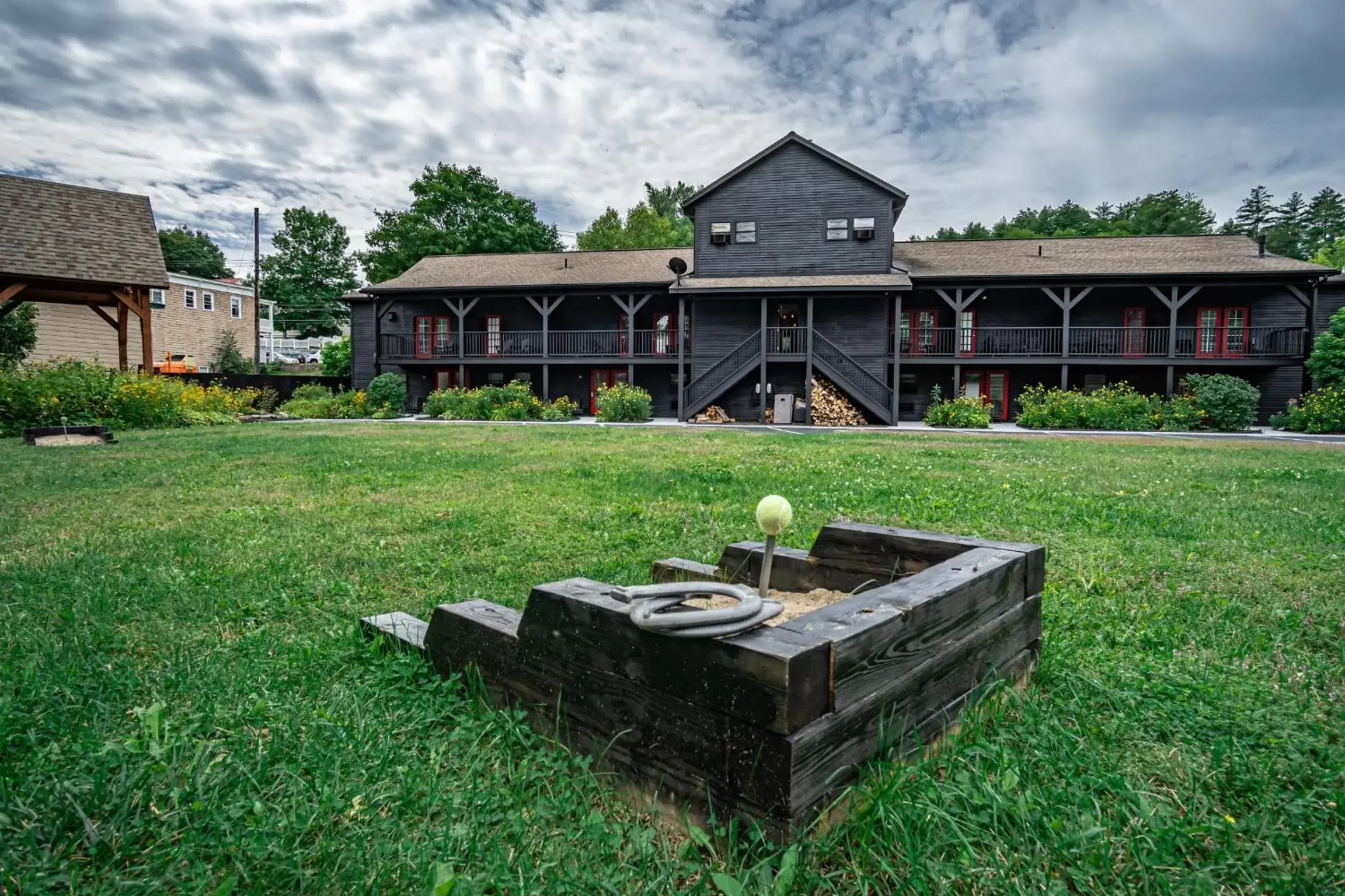 Garden in The Alpine Lodge