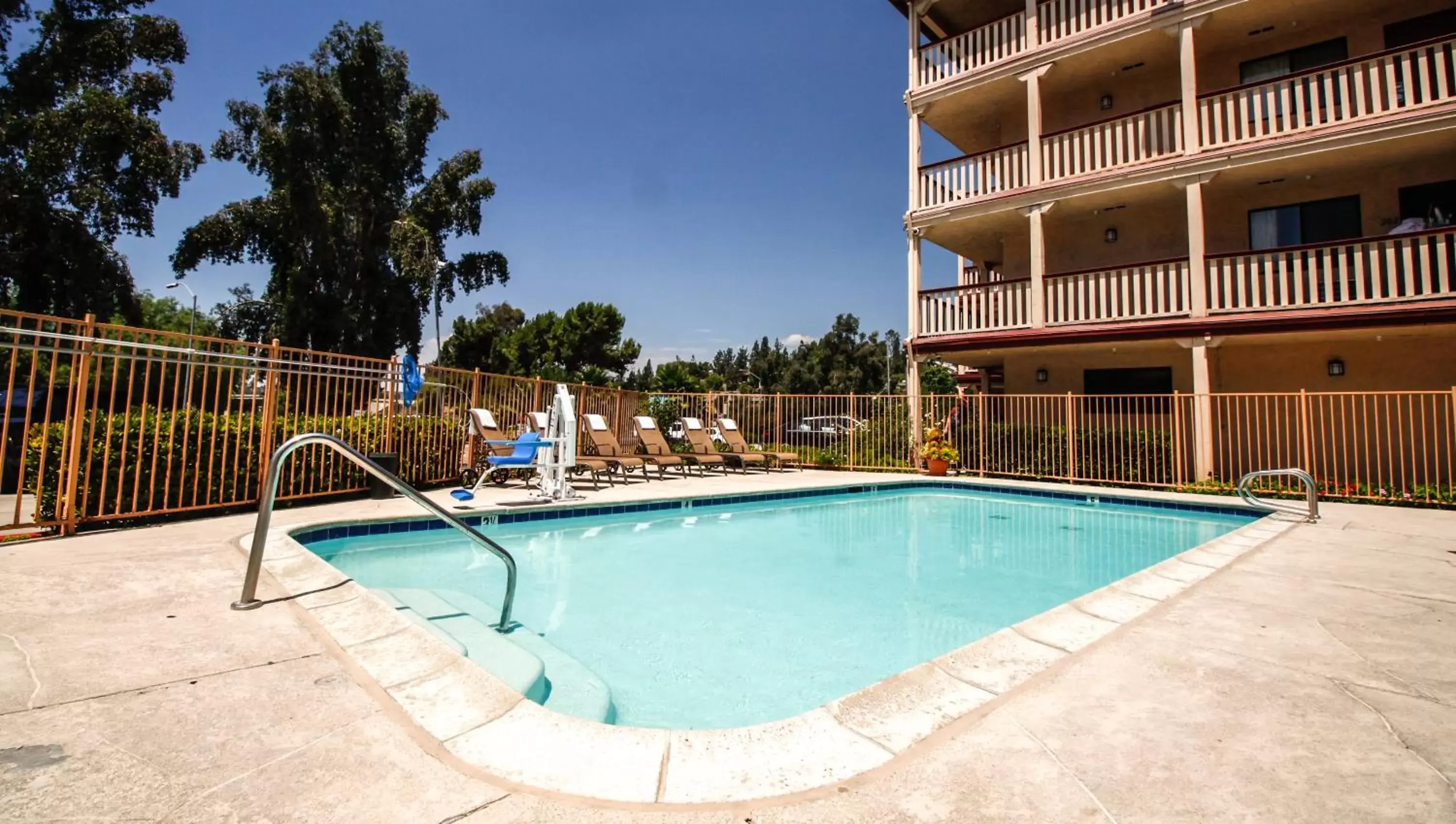 Swimming pool in Heritage Inn La Mesa Swimming pool in Heritage Inn La Mesa