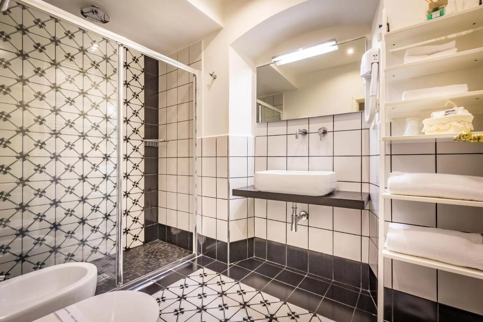 Bathroom in Hotel La Scaletta al Ponte Vecchio