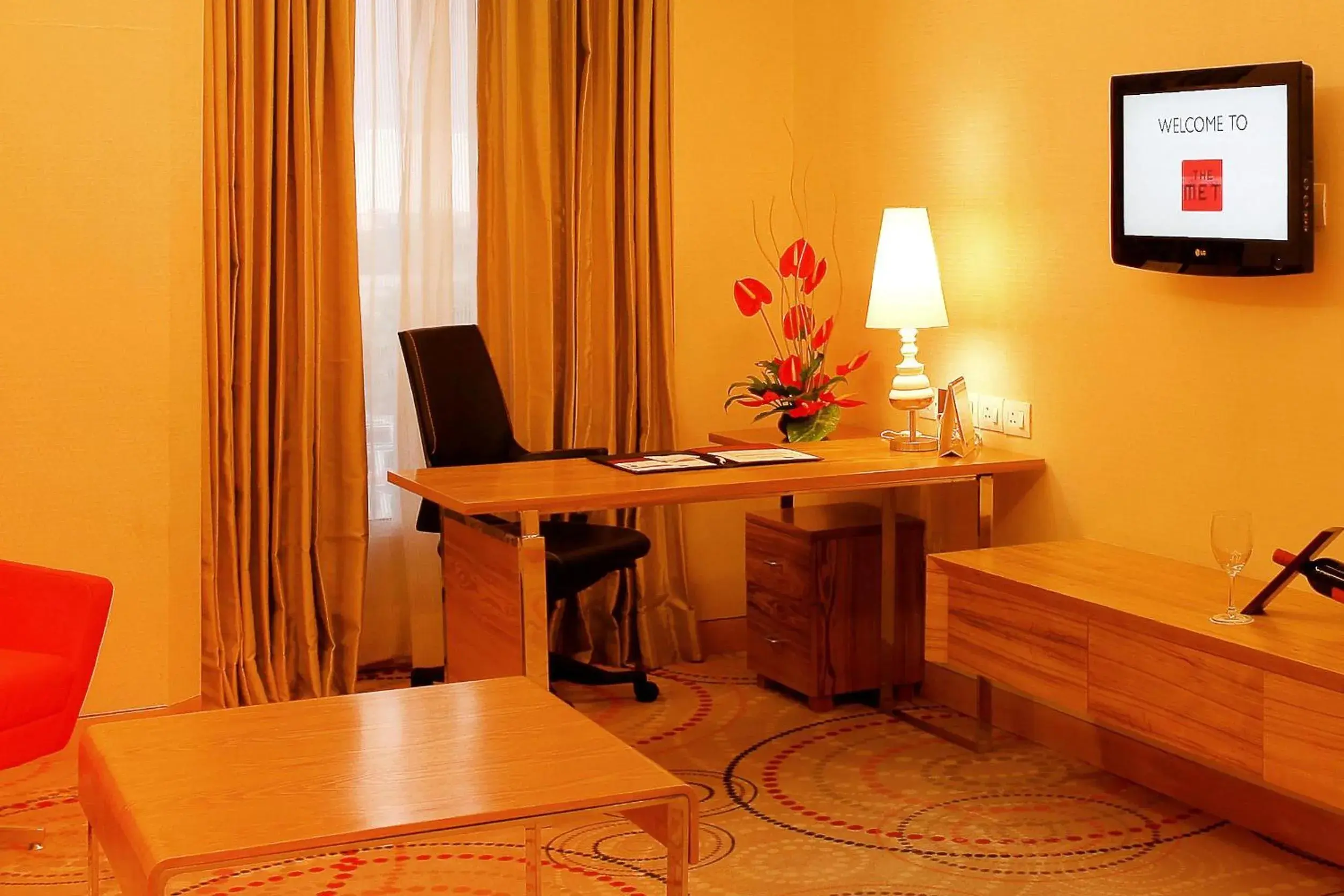 Living room, TV/Entertainment Center in The Metropolitan Hotel New Delhi