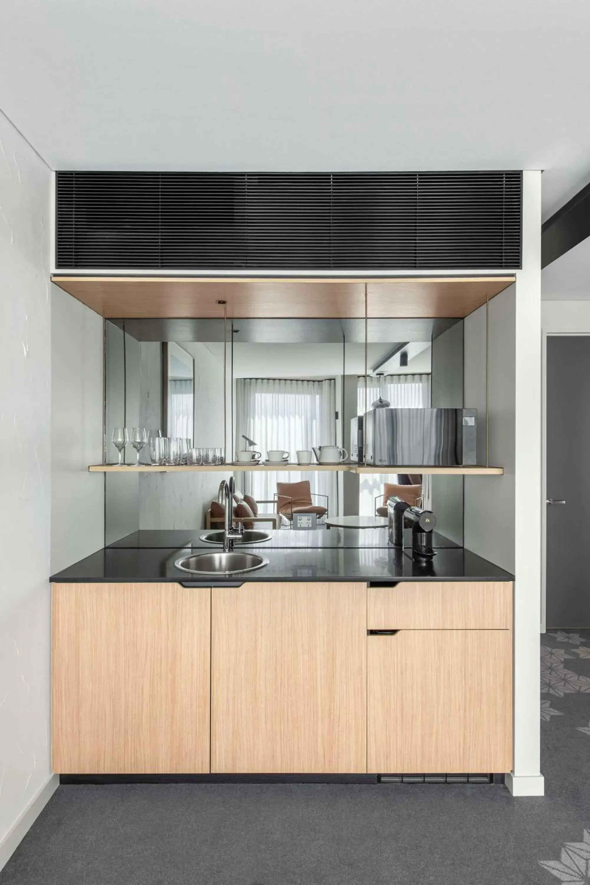 Coffee/tea facilities, Kitchen/Kitchenette in Vibe Hotel Adelaide