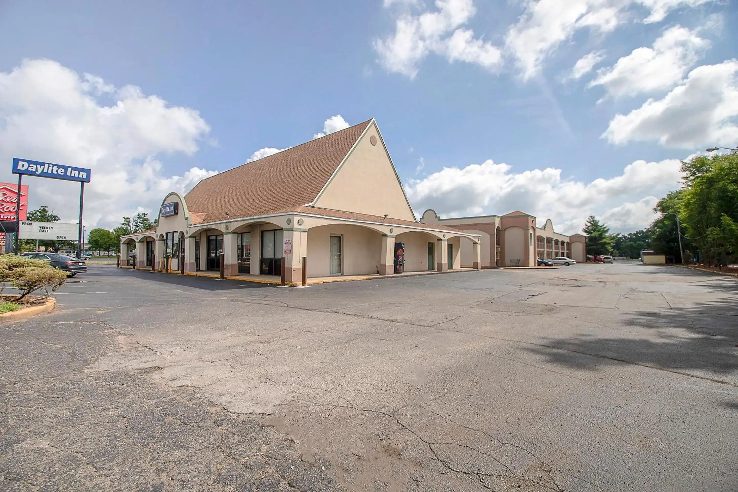 Facade/entrance, Property Building in Hotel O Daylight Inn Elkhart I-90, IN