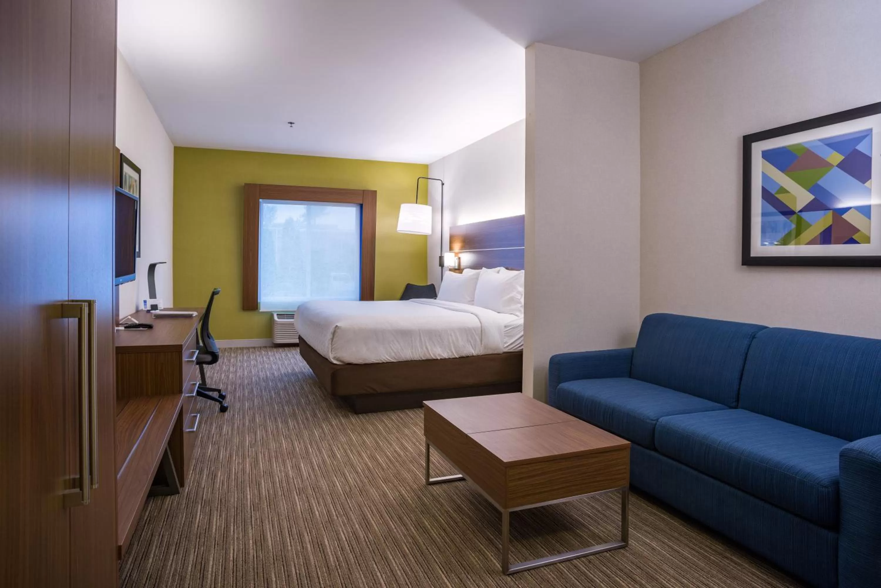 Photo of the whole room, Bed in Holiday Inn Express Branford-New Haven by IHG